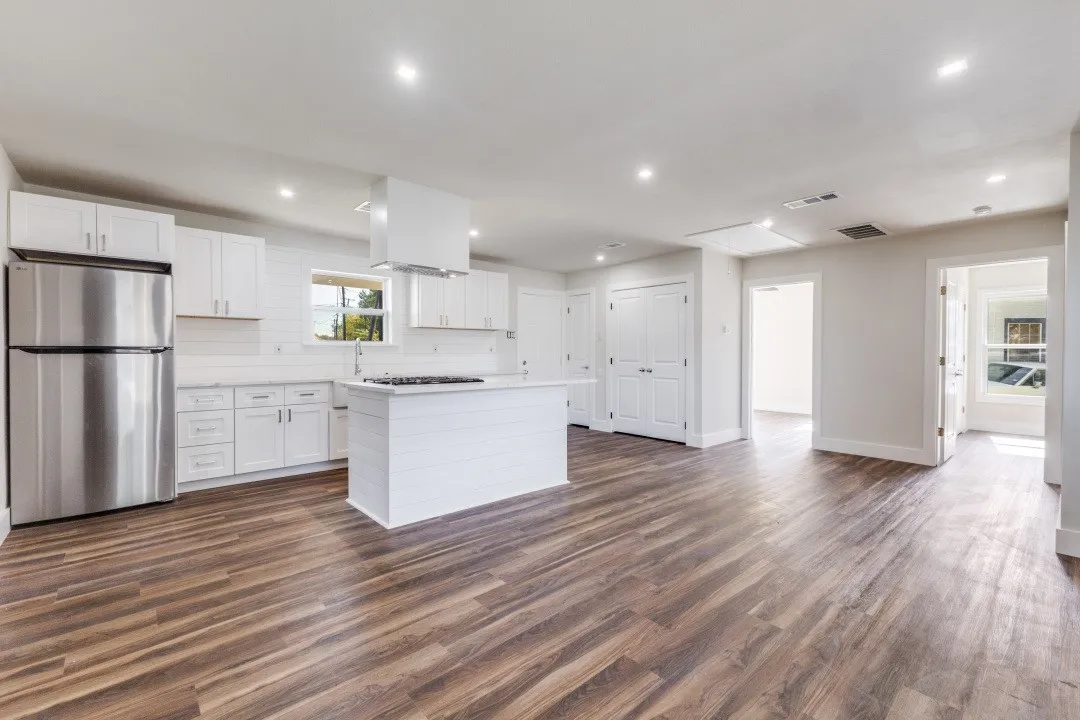 Single Family Residence For Sale in Dallas County , 1410 Prichard Lane, Dallas, Texas 75217, 3 Bedrooms, 2 Bathrooms, Garage spaces, 1,008 Sqft, built in 1951, Preowned, Price $224,890, mls#21083253, Real Estate Agent in Dallas, Homes For Sale in Dallas county, Homes For Sale in Dallas, Realtor in Dallas Texas, Real Estate Brokerage Independent Realty Texas, Luminita Cordes Realtor