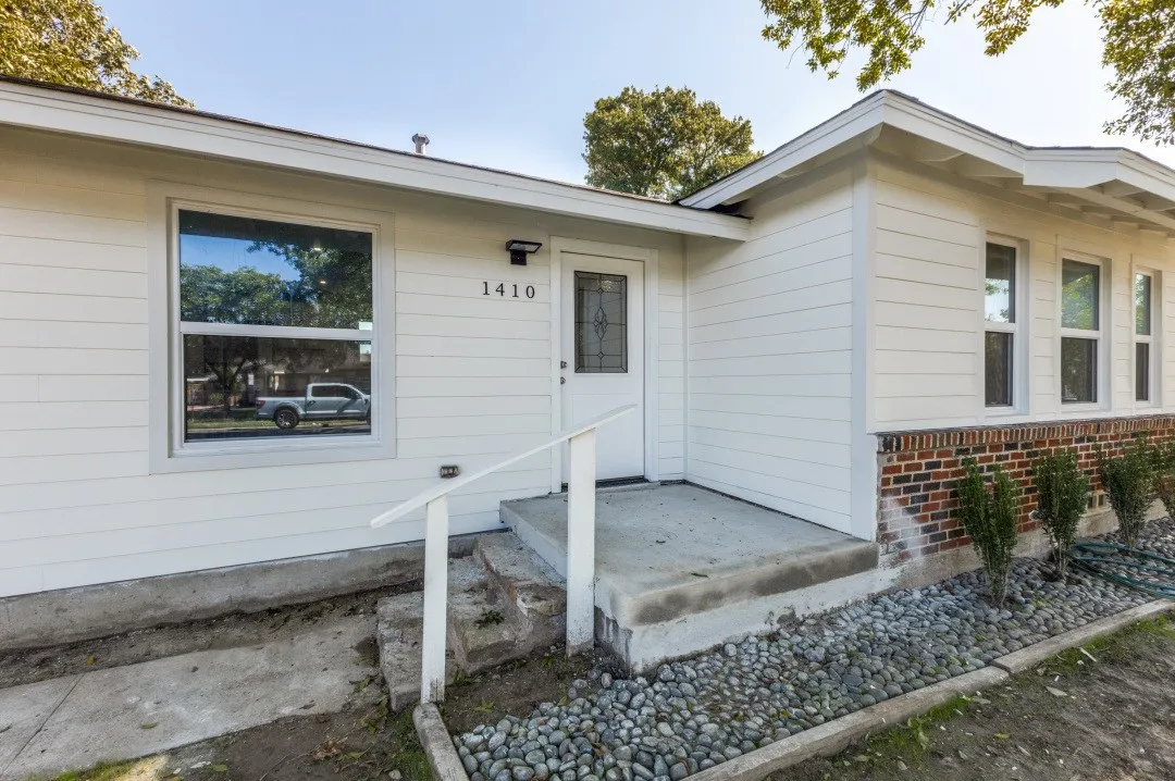 Single Family Residence For Sale in Dallas County , 1410 Prichard Lane, Dallas, Texas 75217, 3 Bedrooms, 2 Bathrooms, Garage spaces, 1,008 Sqft, built in 1951, Preowned, Price $224,890, mls#21083253, Real Estate Agent in Dallas, Homes For Sale in Dallas county, Homes For Sale in Dallas, Realtor in Dallas Texas, Real Estate Brokerage Independent Realty Texas, Luminita Cordes Realtor