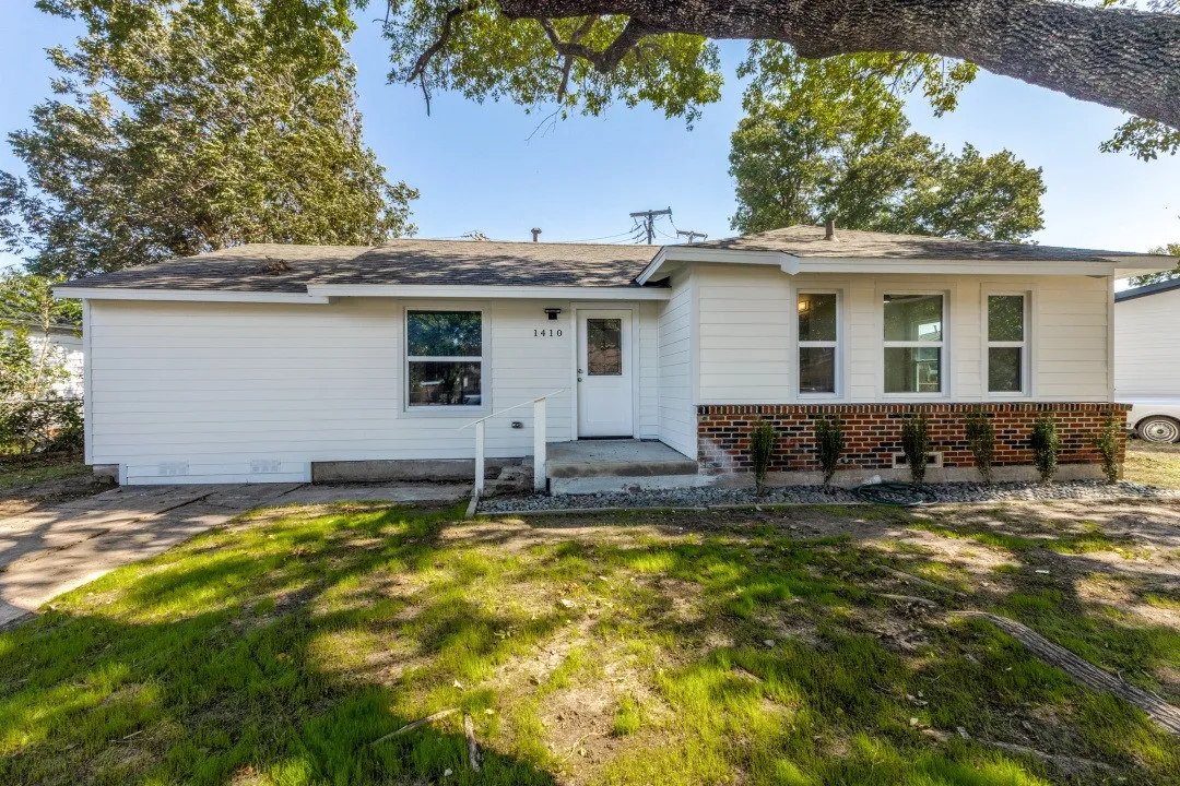 Single Family Residence For Sale in Dallas County , 1410 Prichard Lane, Dallas, Texas 75217, 3 Bedrooms, 2 Bathrooms, Garage spaces, 1,008 Sqft, built in 1951, Preowned, Price $224,890, mls#21083253, Real Estate Agent in Dallas, Homes For Sale in Dallas county, Homes For Sale in Dallas, Realtor in Dallas Texas, Real Estate Brokerage Independent Realty Texas, Luminita Cordes Realtor