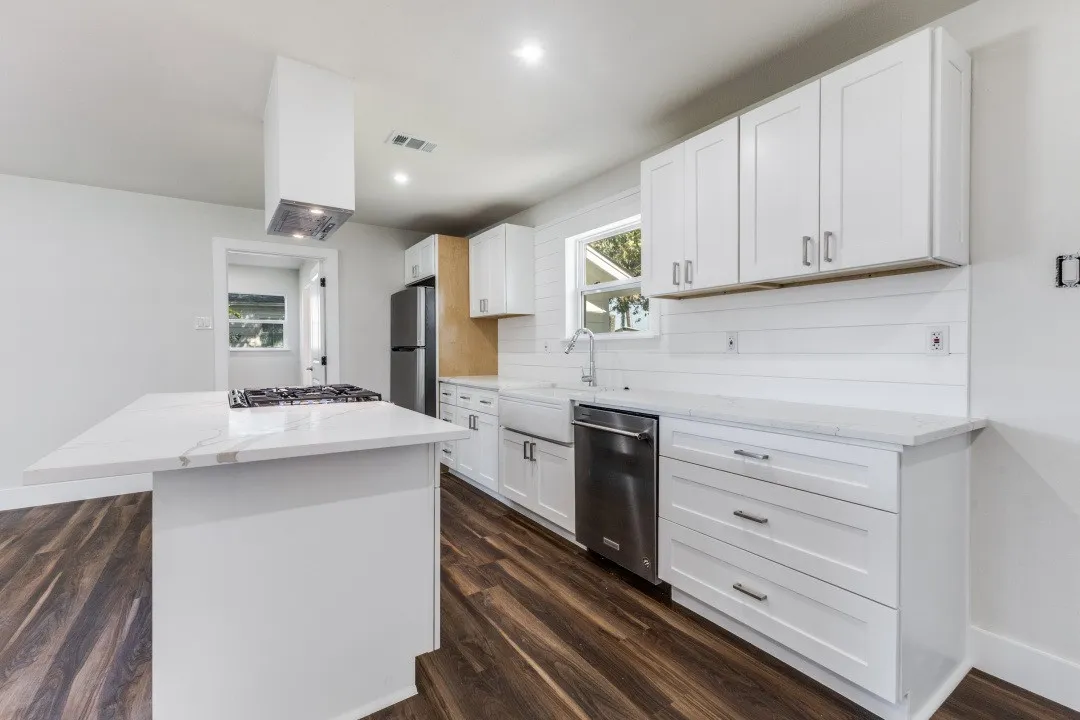 Single Family Residence For Sale in Dallas County , 1410 Prichard Lane, Dallas, Texas 75217, 3 Bedrooms, 2 Bathrooms, Garage spaces, 1,008 Sqft, built in 1951, Preowned, Price $224,890, mls#21083253, Real Estate Agent in Dallas, Homes For Sale in Dallas county, Homes For Sale in Dallas, Realtor in Dallas Texas, Real Estate Brokerage Independent Realty Texas, Luminita Cordes Realtor
