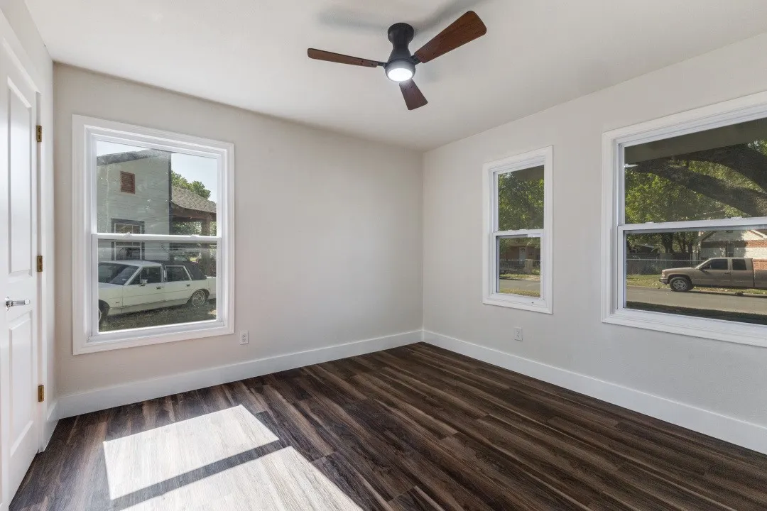 Single Family Residence For Sale in Dallas County , 1410 Prichard Lane, Dallas, Texas 75217, 3 Bedrooms, 2 Bathrooms, Garage spaces, 1,008 Sqft, built in 1951, Preowned, Price $224,890, mls#21083253, Real Estate Agent in Dallas, Homes For Sale in Dallas county, Homes For Sale in Dallas, Realtor in Dallas Texas, Real Estate Brokerage Independent Realty Texas, Luminita Cordes Realtor