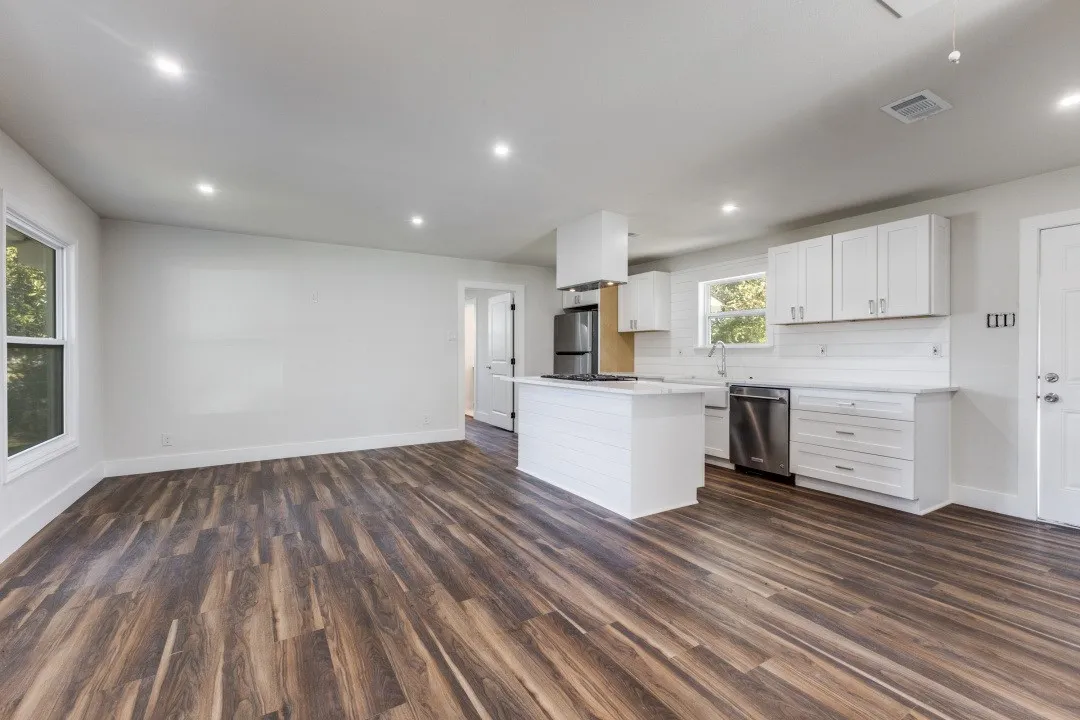 Single Family Residence For Sale in Dallas County , 1410 Prichard Lane, Dallas, Texas 75217, 3 Bedrooms, 2 Bathrooms, Garage spaces, 1,008 Sqft, built in 1951, Preowned, Price $224,890, mls#21083253, Real Estate Agent in Dallas, Homes For Sale in Dallas county, Homes For Sale in Dallas, Realtor in Dallas Texas, Real Estate Brokerage Independent Realty Texas, Luminita Cordes Realtor