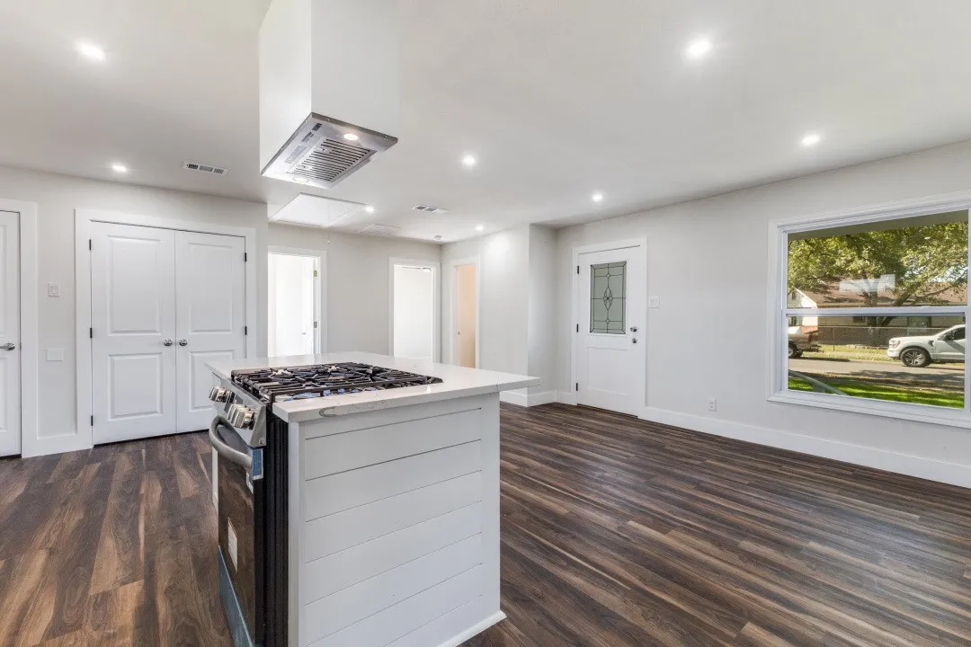 Single Family Residence For Sale in Dallas County , 1410 Prichard Lane, Dallas, Texas 75217, 3 Bedrooms, 2 Bathrooms, Garage spaces, 1,008 Sqft, built in 1951, Preowned, Price $224,890, mls#21083253, Real Estate Agent in Dallas, Homes For Sale in Dallas county, Homes For Sale in Dallas, Realtor in Dallas Texas, Real Estate Brokerage Independent Realty Texas, Luminita Cordes Realtor