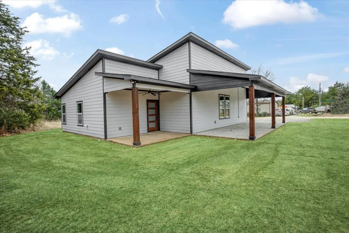 Single Family Residence For Sale in Grayson County , 82 Morning View Drive, Gordonville, Texas 76245, 3 Bedroom, 2 Bathroom, Garage spaces, 1,488 Sqft, built in 2025, mls#21107562, Real Estate Agent in Gordonville, Homes For Sale in Grayson county, Homes For Sale in Gordonville, Realtor in Gordonville Texas, Real Estate Brokerage Independent Realty Texas, Luminita Cordes Realtor