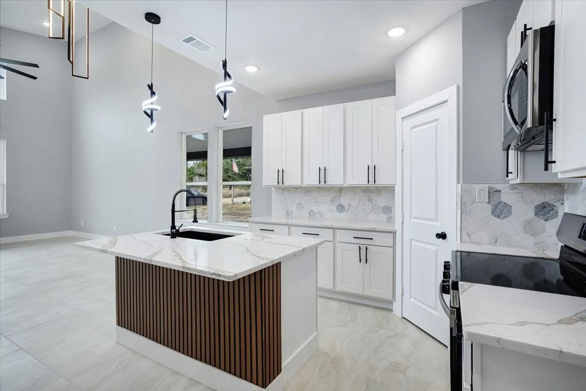 Single Family Residence For Sale in Grayson County , 82 Morning View Drive, Gordonville, Texas 76245, 3 Bedroom, 2 Bathroom, Garage spaces, 1,488 Sqft, built in 2025, mls#21107562, Real Estate Agent in Gordonville, Homes For Sale in Grayson county, Homes For Sale in Gordonville, Realtor in Gordonville Texas, Real Estate Brokerage Independent Realty Texas, Luminita Cordes Realtor