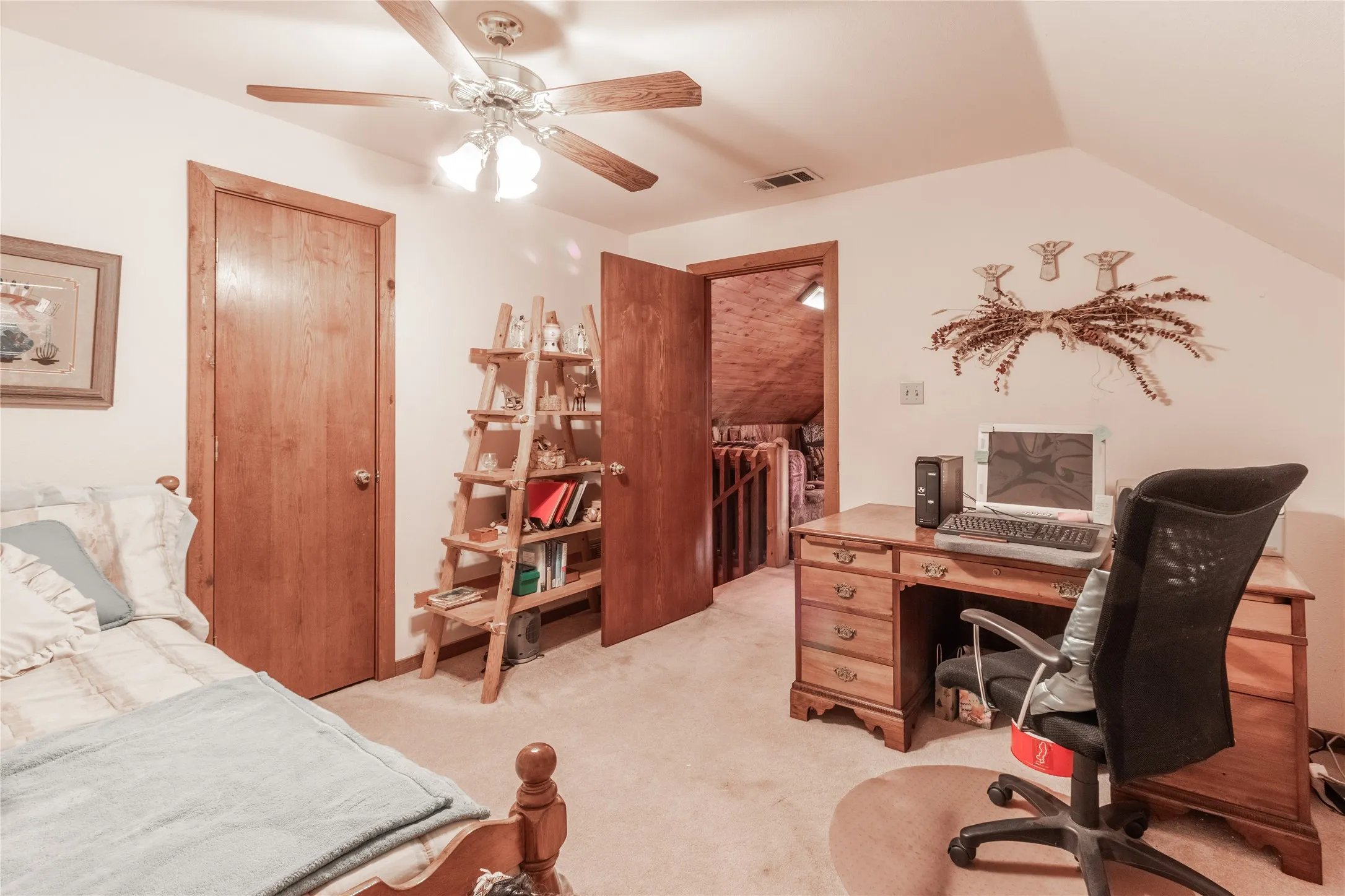 Single Family Residence For Sale in Smith County , 22233 County Road 223, Arp, Texas 75750, 4 Bedrooms, 3 Bathrooms, Garage spaces, 2,468 Sqft, built in 1998, Preowned, Price $675,000, mls#21107871, Real Estate Agent in Arp, Homes For Sale in Smith county, Homes For Sale in Arp, Realtor in Arp Texas, Real Estate Brokerage Independent Realty Texas, Luminita Cordes Realtor