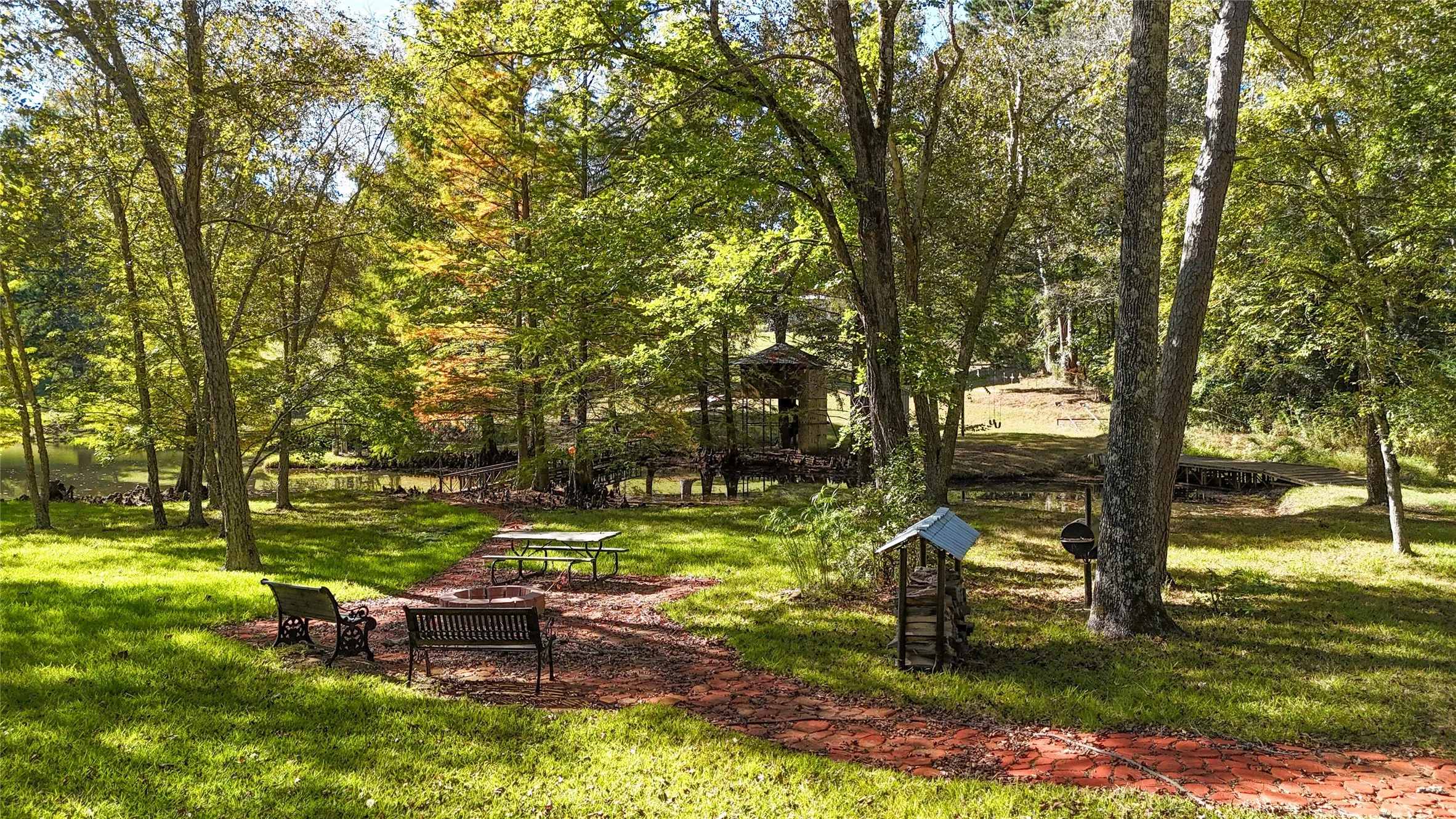 Single Family Residence For Sale in Smith County , 22233 County Road 223, Arp, Texas 75750, 4 Bedrooms, 3 Bathrooms, Garage spaces, 2,468 Sqft, built in 1998, Preowned, Price $675,000, mls#21107871, Real Estate Agent in Arp, Homes For Sale in Smith county, Homes For Sale in Arp, Realtor in Arp Texas, Real Estate Brokerage Independent Realty Texas, Luminita Cordes Realtor