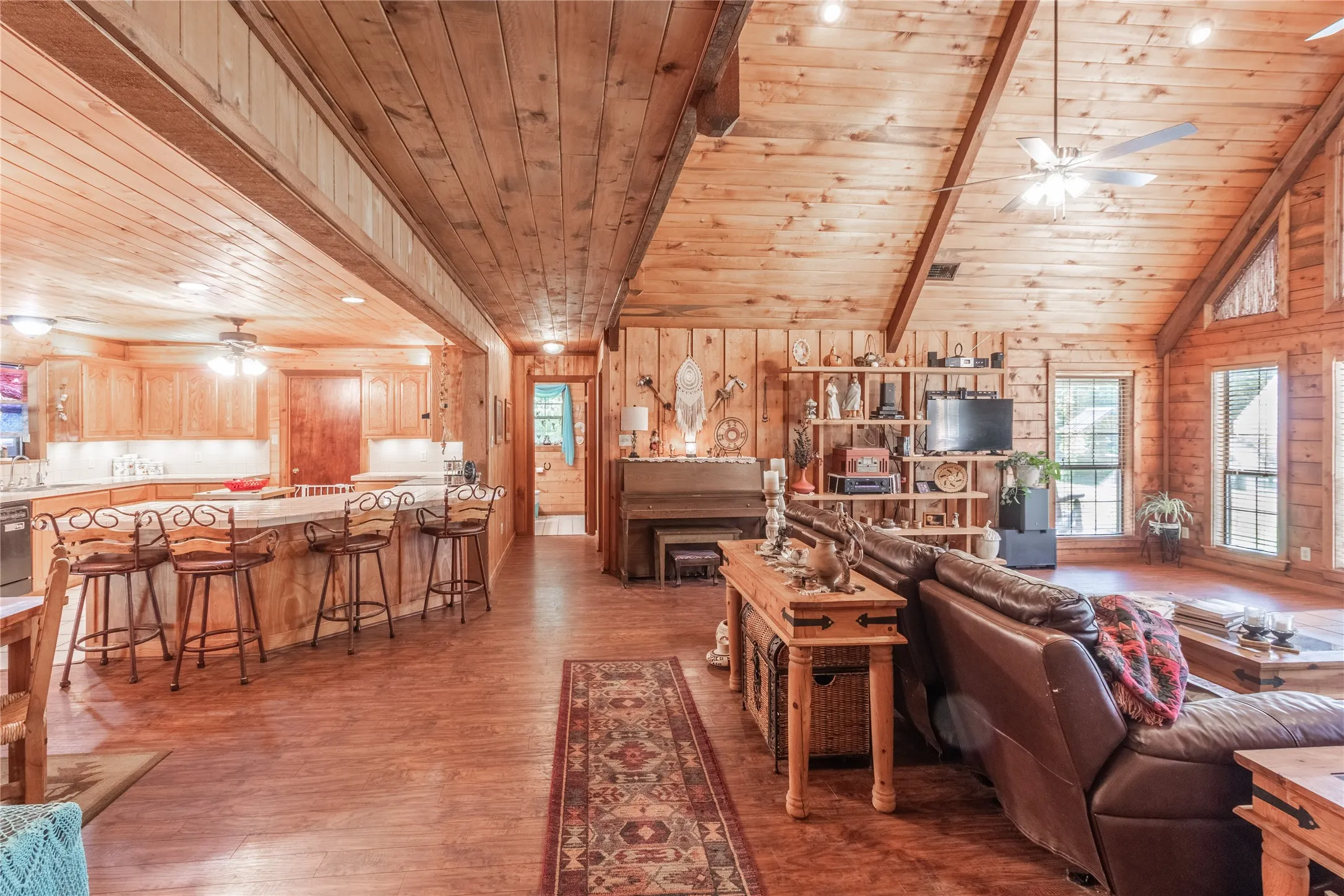 Single Family Residence For Sale in Smith County , 22233 County Road 223, Arp, Texas 75750, 4 Bedrooms, 3 Bathrooms, Garage spaces, 2,468 Sqft, built in 1998, Preowned, Price $675,000, mls#21107871, Real Estate Agent in Arp, Homes For Sale in Smith county, Homes For Sale in Arp, Realtor in Arp Texas, Real Estate Brokerage Independent Realty Texas, Luminita Cordes Realtor