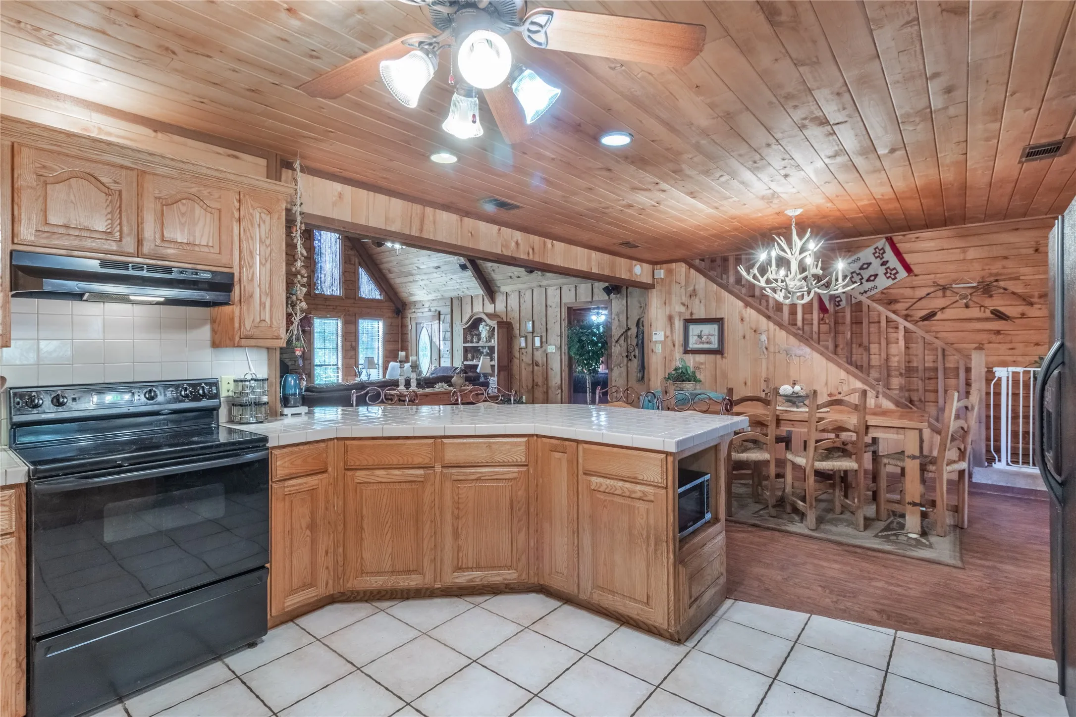 Single Family Residence For Sale in Smith County , 22233 County Road 223, Arp, Texas 75750, 4 Bedrooms, 3 Bathrooms, Garage spaces, 2,468 Sqft, built in 1998, Preowned, Price $675,000, mls#21107871, Real Estate Agent in Arp, Homes For Sale in Smith county, Homes For Sale in Arp, Realtor in Arp Texas, Real Estate Brokerage Independent Realty Texas, Luminita Cordes Realtor
