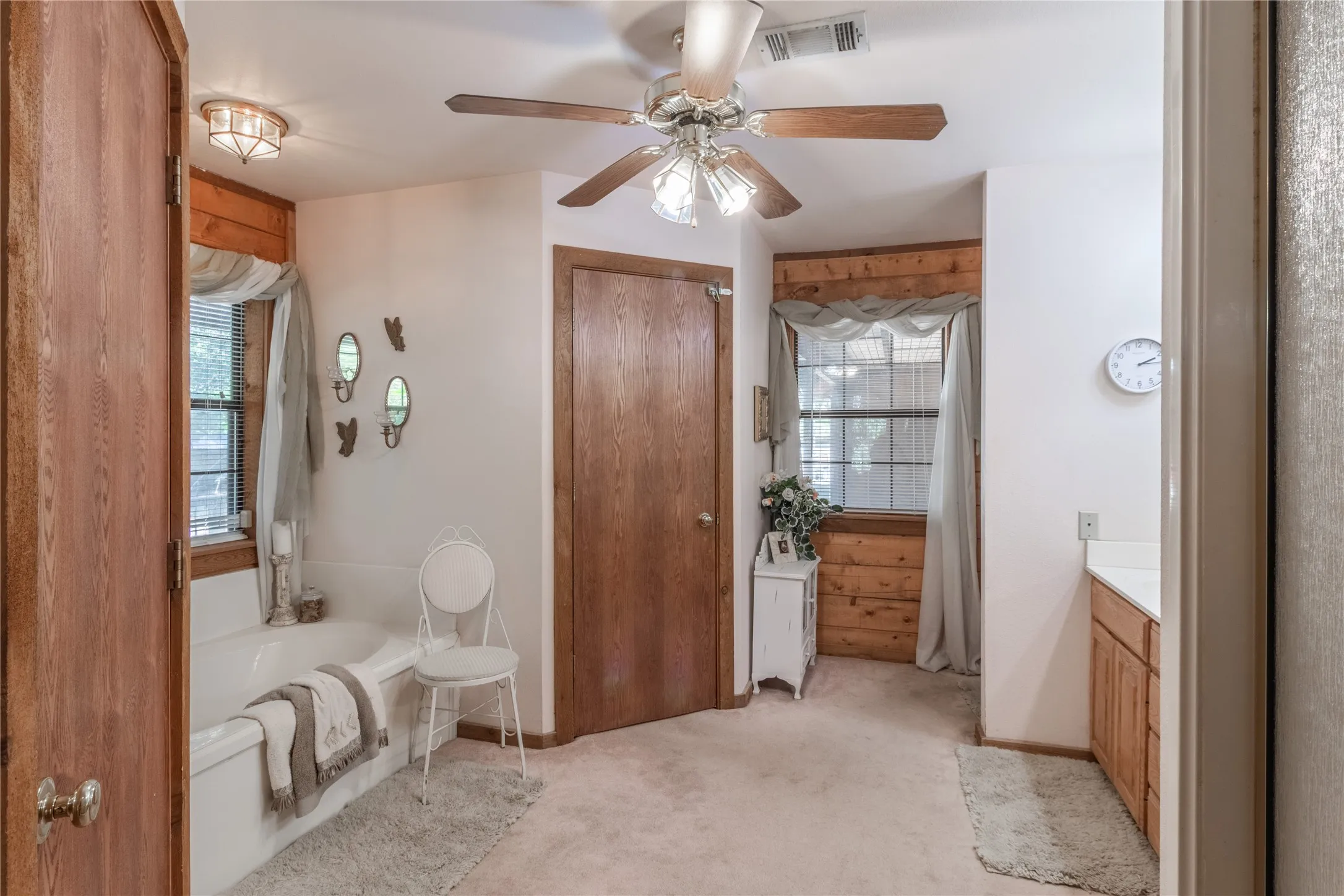 Single Family Residence For Sale in Smith County , 22233 County Road 223, Arp, Texas 75750, 4 Bedrooms, 3 Bathrooms, Garage spaces, 2,468 Sqft, built in 1998, Preowned, Price $675,000, mls#21107871, Real Estate Agent in Arp, Homes For Sale in Smith county, Homes For Sale in Arp, Realtor in Arp Texas, Real Estate Brokerage Independent Realty Texas, Luminita Cordes Realtor