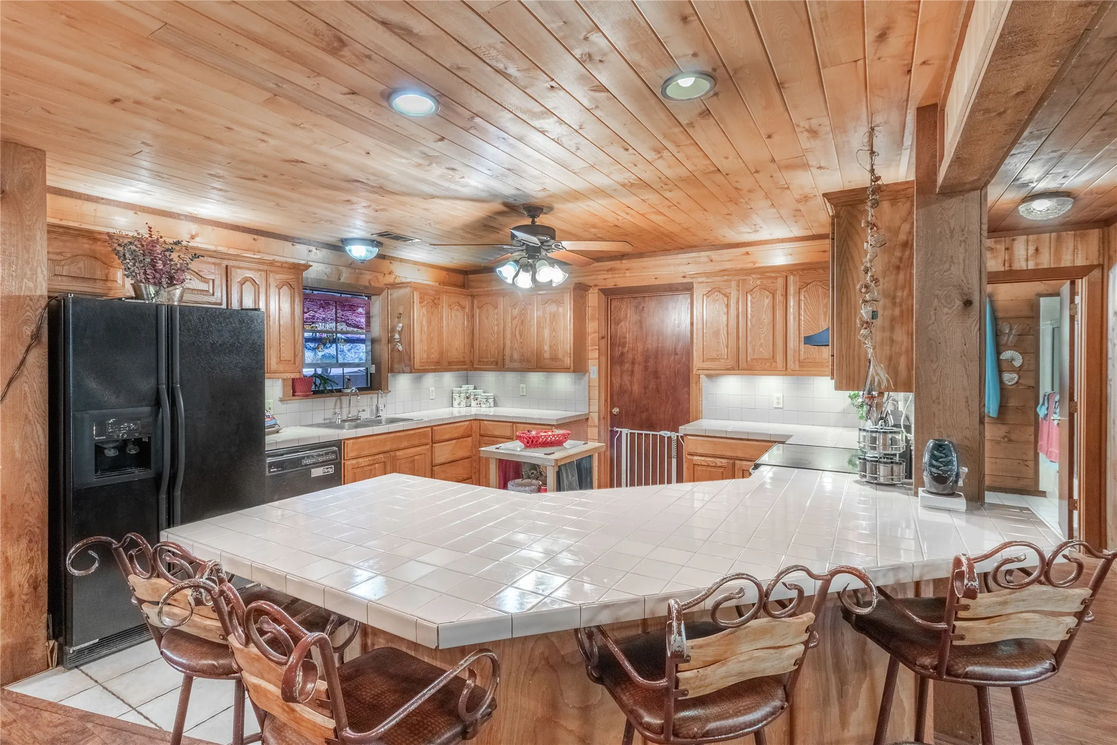 Single Family Residence For Sale in Smith County , 22233 County Road 223, Arp, Texas 75750, 4 Bedrooms, 3 Bathrooms, Garage spaces, 2,468 Sqft, built in 1998, Preowned, Price $675,000, mls#21107871, Real Estate Agent in Arp, Homes For Sale in Smith county, Homes For Sale in Arp, Realtor in Arp Texas, Real Estate Brokerage Independent Realty Texas, Luminita Cordes Realtor