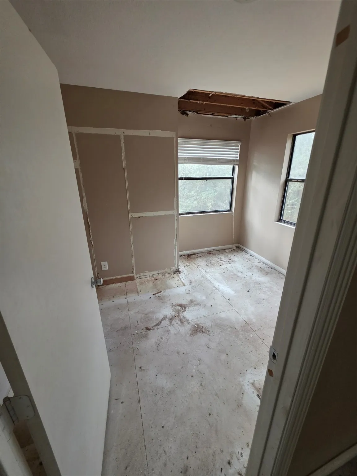 Single Family Residence For Sale in Trinity County , 55 Birch Street, Trinity, Texas 75862, 4 Bedroom, 3 Bathroom, Garage spaces, 2,086 Sqft, built in 1985, mls#21107874, Real Estate Agent in Trinity, Homes For Sale in Trinity county, Homes For Sale in Trinity, Realtor in Trinity Texas, Real Estate Brokerage Independent Realty Texas, Luminita Cordes Realtor