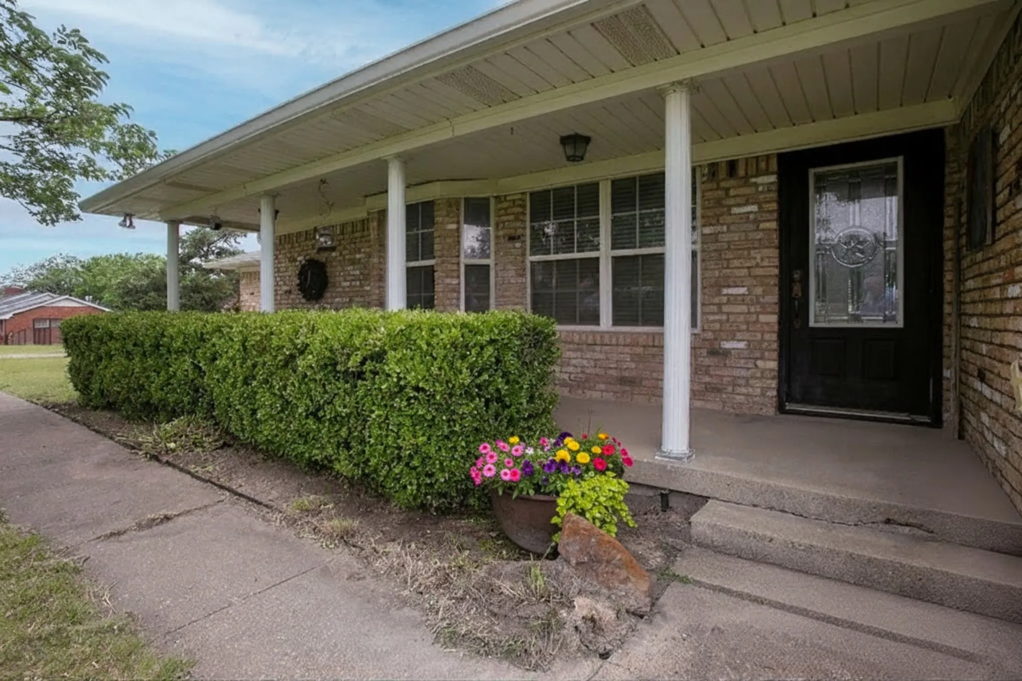 Single Family Residence For Sale in Rockwall County , 1801 W Holiday, Fate, Texas 75087, 3 Bedroom, 3 Bathroom, 2 Garage spaces, 2,430 Sqft, built in 1975, mls#21107942, Real Estate Agent in Fate, Homes For Sale in Rockwall county, Homes For Sale in Fate, Realtor in Fate Texas, Real Estate Brokerage Independent Realty Texas, Luminita Cordes Realtor