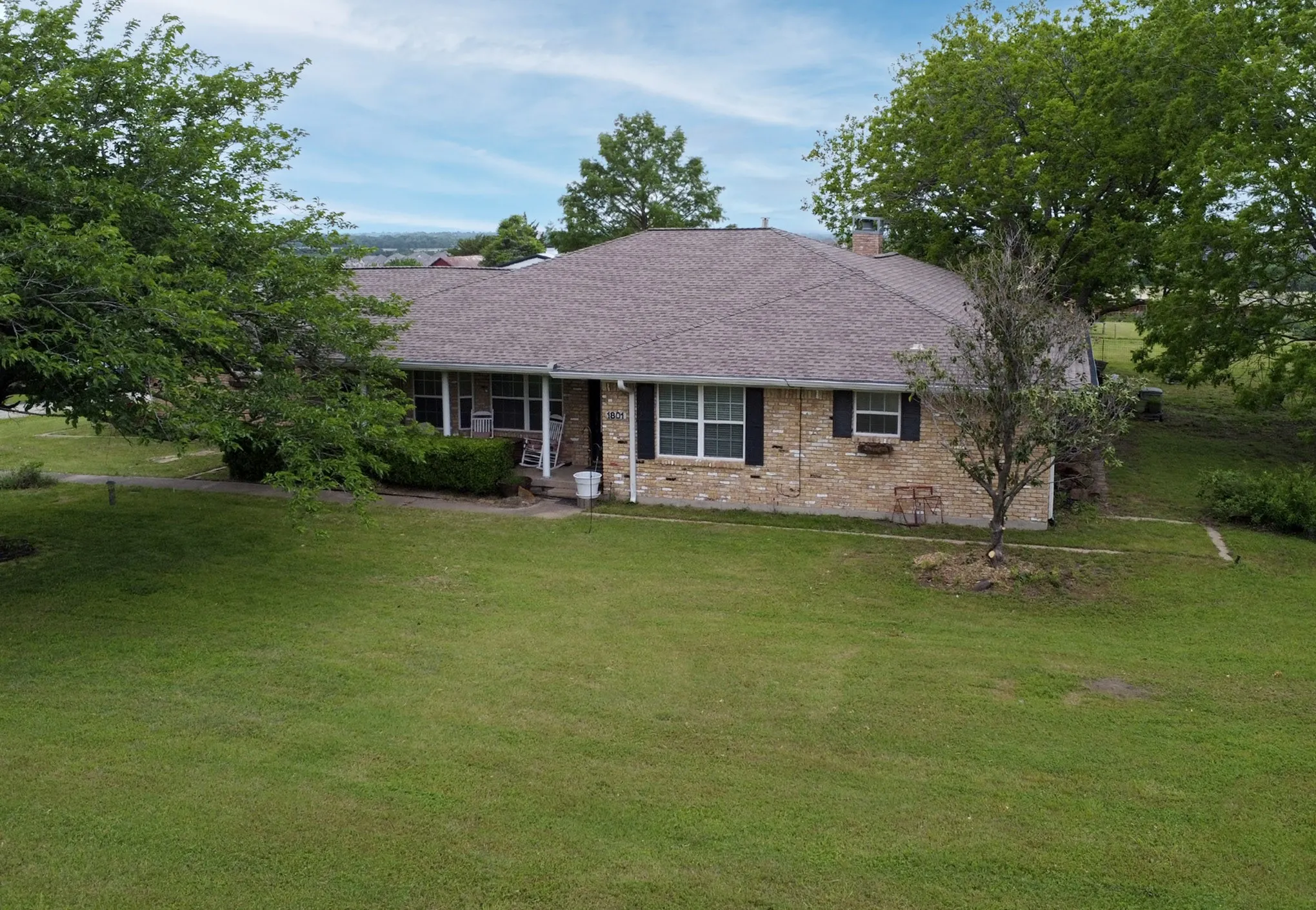 Single Family Residence For Sale in Rockwall County , 1801 W Holiday, Fate, Texas 75087, 3 Bedroom, 3 Bathroom, 2 Garage spaces, 2,430 Sqft, built in 1975, mls#21107942, Real Estate Agent in Fate, Homes For Sale in Rockwall county, Homes For Sale in Fate, Realtor in Fate Texas, Real Estate Brokerage Independent Realty Texas, Luminita Cordes Realtor