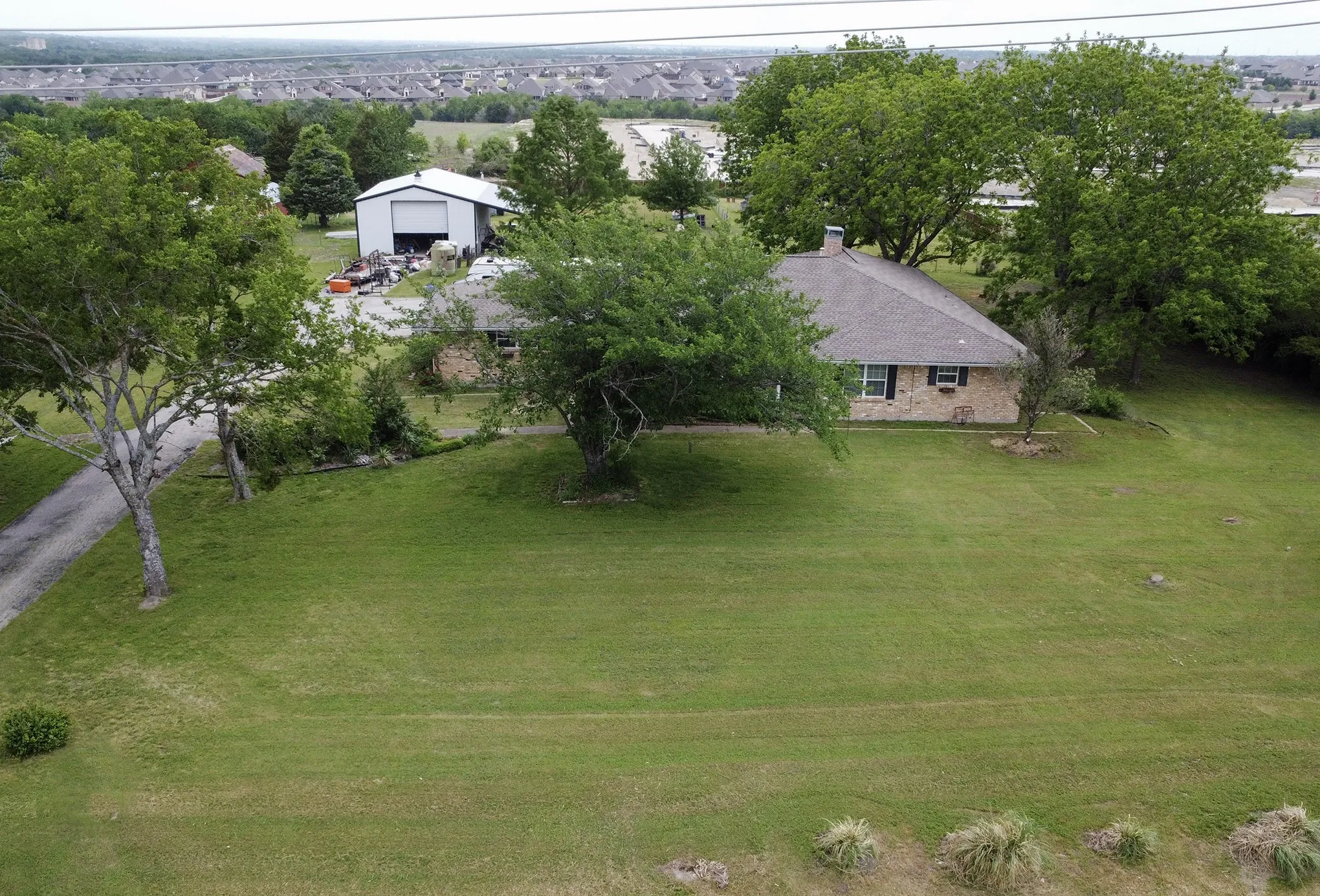 Single Family Residence For Sale in Rockwall County , 1801 W Holiday, Fate, Texas 75087, 3 Bedroom, 3 Bathroom, 2 Garage spaces, 2,430 Sqft, built in 1975, mls#21107942, Real Estate Agent in Fate, Homes For Sale in Rockwall county, Homes For Sale in Fate, Realtor in Fate Texas, Real Estate Brokerage Independent Realty Texas, Luminita Cordes Realtor