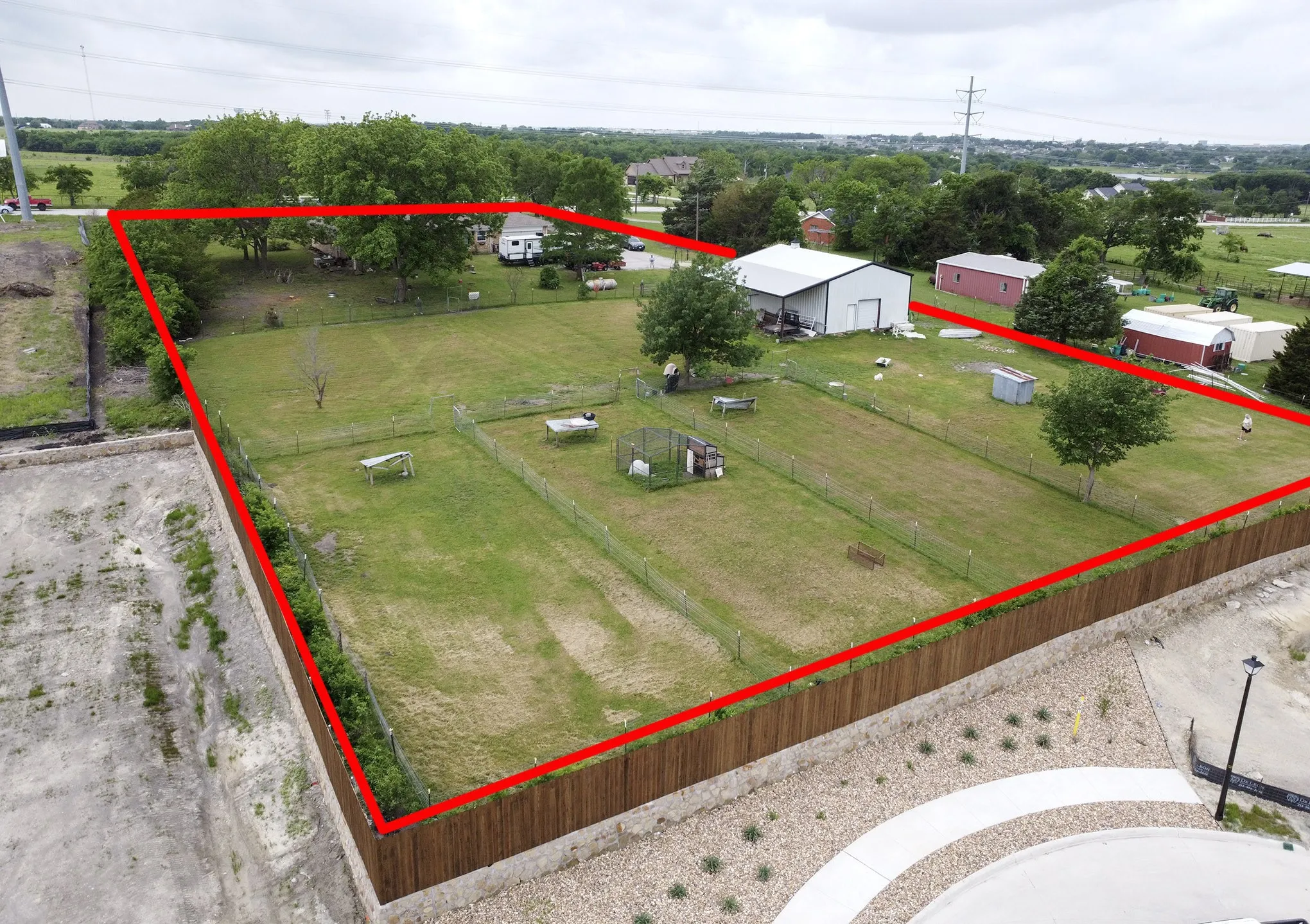 Single Family Residence For Sale in Rockwall County , 1801 W Holiday, Fate, Texas 75087, 3 Bedroom, 3 Bathroom, 2 Garage spaces, 2,430 Sqft, built in 1975, mls#21107942, Real Estate Agent in Fate, Homes For Sale in Rockwall county, Homes For Sale in Fate, Realtor in Fate Texas, Real Estate Brokerage Independent Realty Texas, Luminita Cordes Realtor