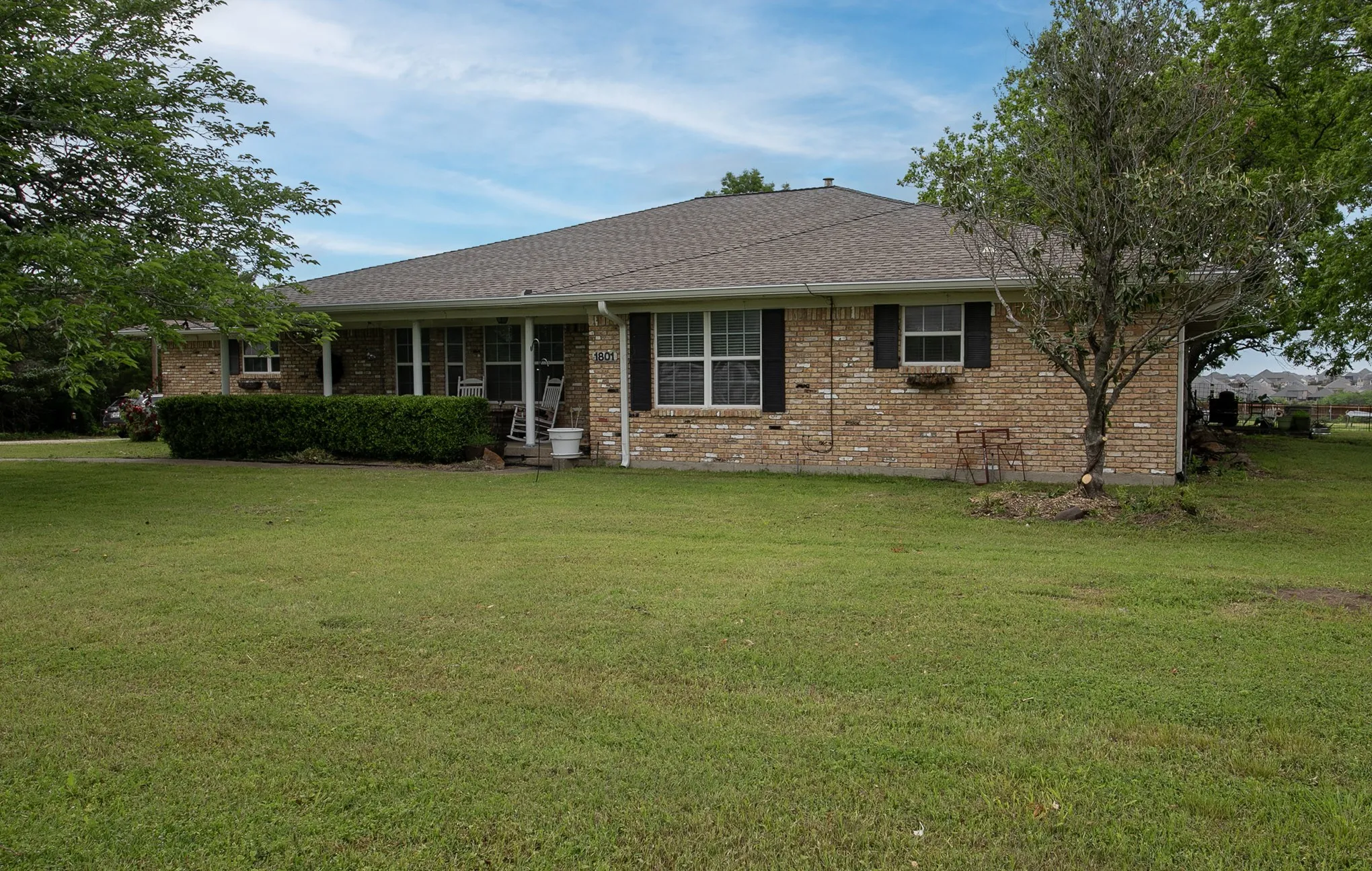 Single Family Residence For Sale in Rockwall County , 1801 W Holiday, Fate, Texas 75087, 3 Bedroom, 3 Bathroom, 2 Garage spaces, 2,430 Sqft, built in 1975, mls#21107942, Real Estate Agent in Fate, Homes For Sale in Rockwall county, Homes For Sale in Fate, Realtor in Fate Texas, Real Estate Brokerage Independent Realty Texas, Luminita Cordes Realtor