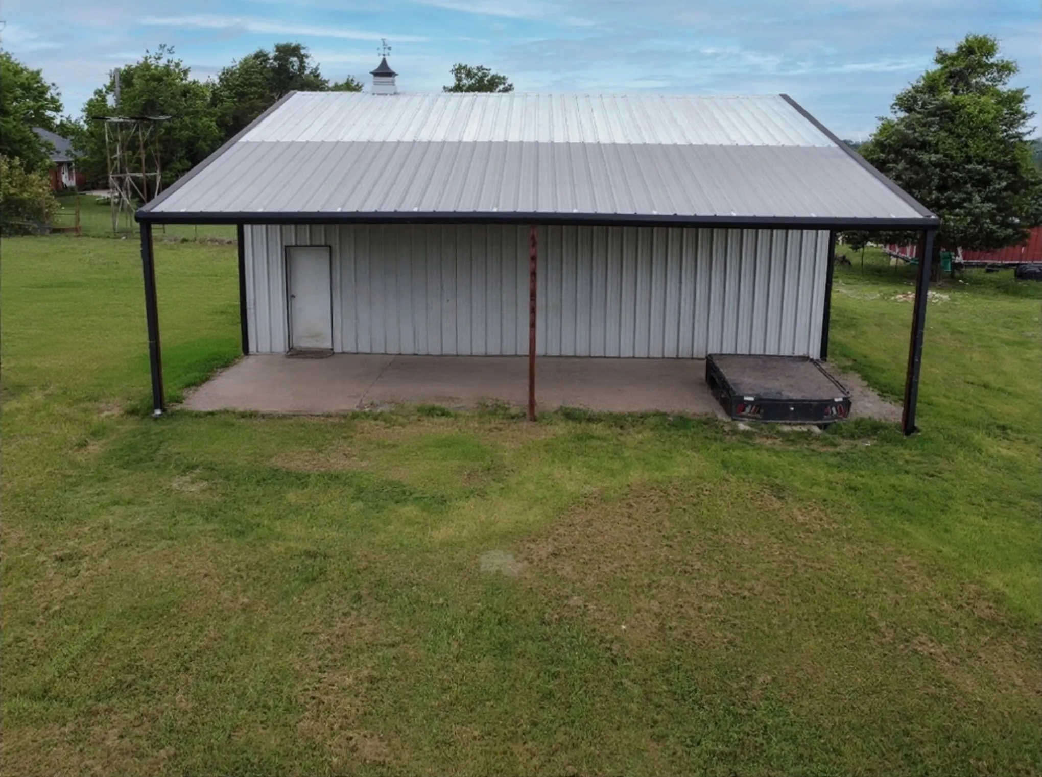 Single Family Residence For Sale in Rockwall County , 1801 W Holiday, Fate, Texas 75087, 3 Bedroom, 3 Bathroom, 2 Garage spaces, 2,430 Sqft, built in 1975, mls#21107942, Real Estate Agent in Fate, Homes For Sale in Rockwall county, Homes For Sale in Fate, Realtor in Fate Texas, Real Estate Brokerage Independent Realty Texas, Luminita Cordes Realtor