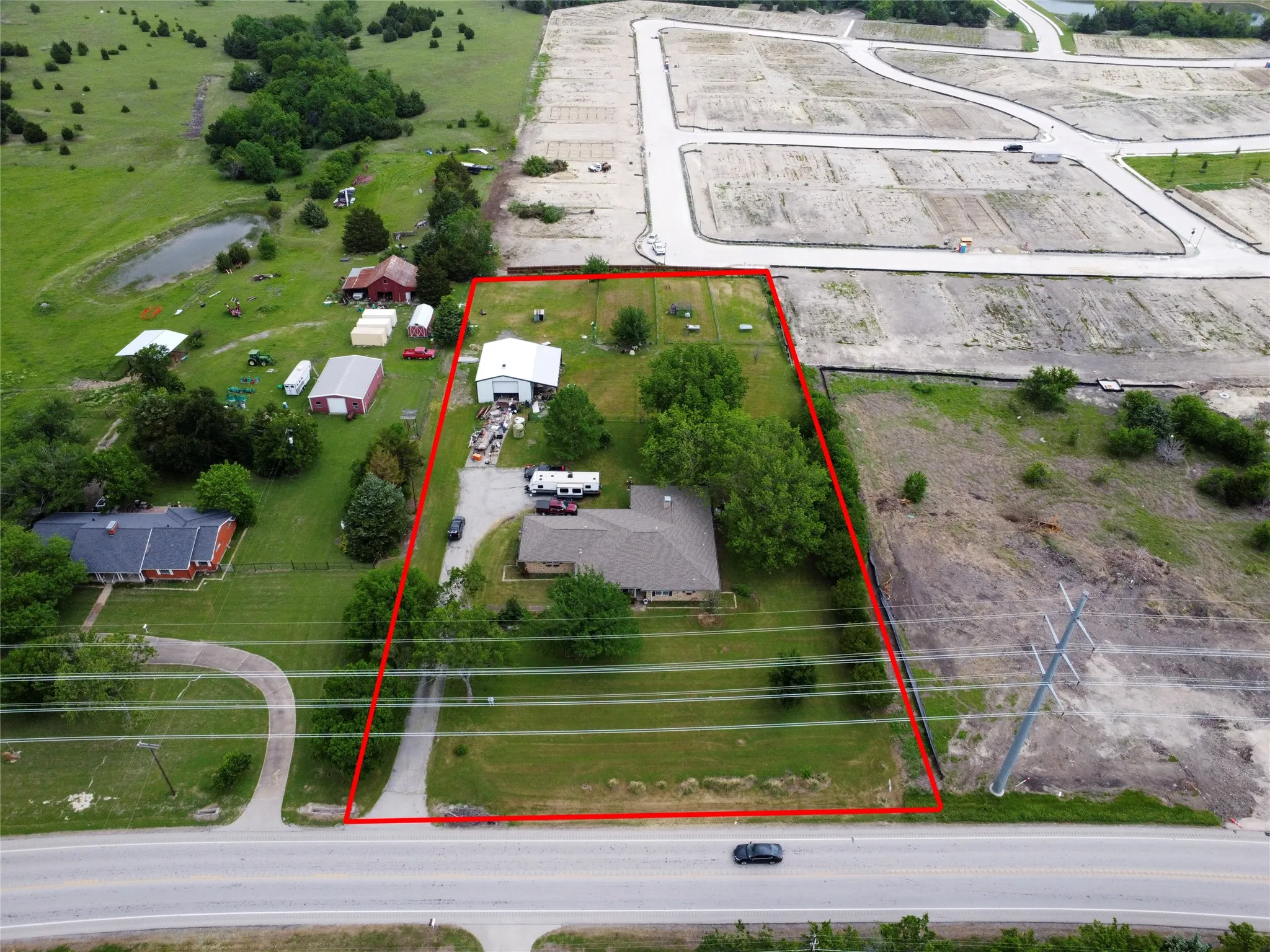 Single Family Residence For Sale in Rockwall County , 1801 W Holiday, Fate, Texas 75087, 3 Bedroom, 3 Bathroom, 2 Garage spaces, 2,430 Sqft, built in 1975, mls#21107942, Real Estate Agent in Fate, Homes For Sale in Rockwall county, Homes For Sale in Fate, Realtor in Fate Texas, Real Estate Brokerage Independent Realty Texas, Luminita Cordes Realtor