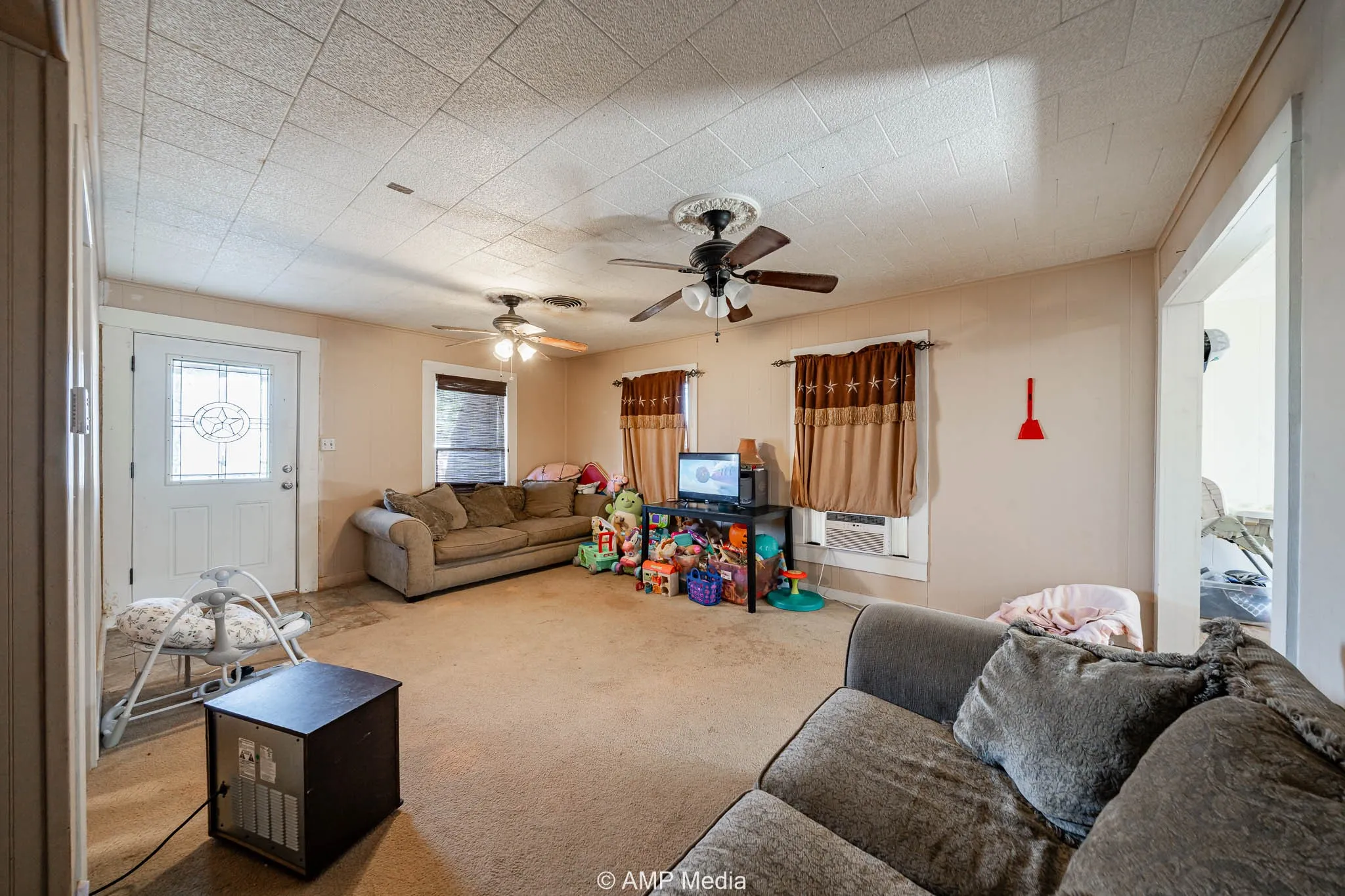 Single Family Residence For Sale in Throckmorton County , 507 E Chestnut, Throckmorton, Texas 76483, 2 Bedroom, 1 Bathroom, 3 Garage spaces, 992 Sqft, built in 1965, Preowned, Price $100,000, mls#21102160, Real Estate Agent in Throckmorton, Homes For Sale in Throckmorton county, Homes For Sale in Throckmorton, Realtor in Throckmorton Texas, Real Estate Brokerage Independent Realty Texas, Luminita Cordes Realtor