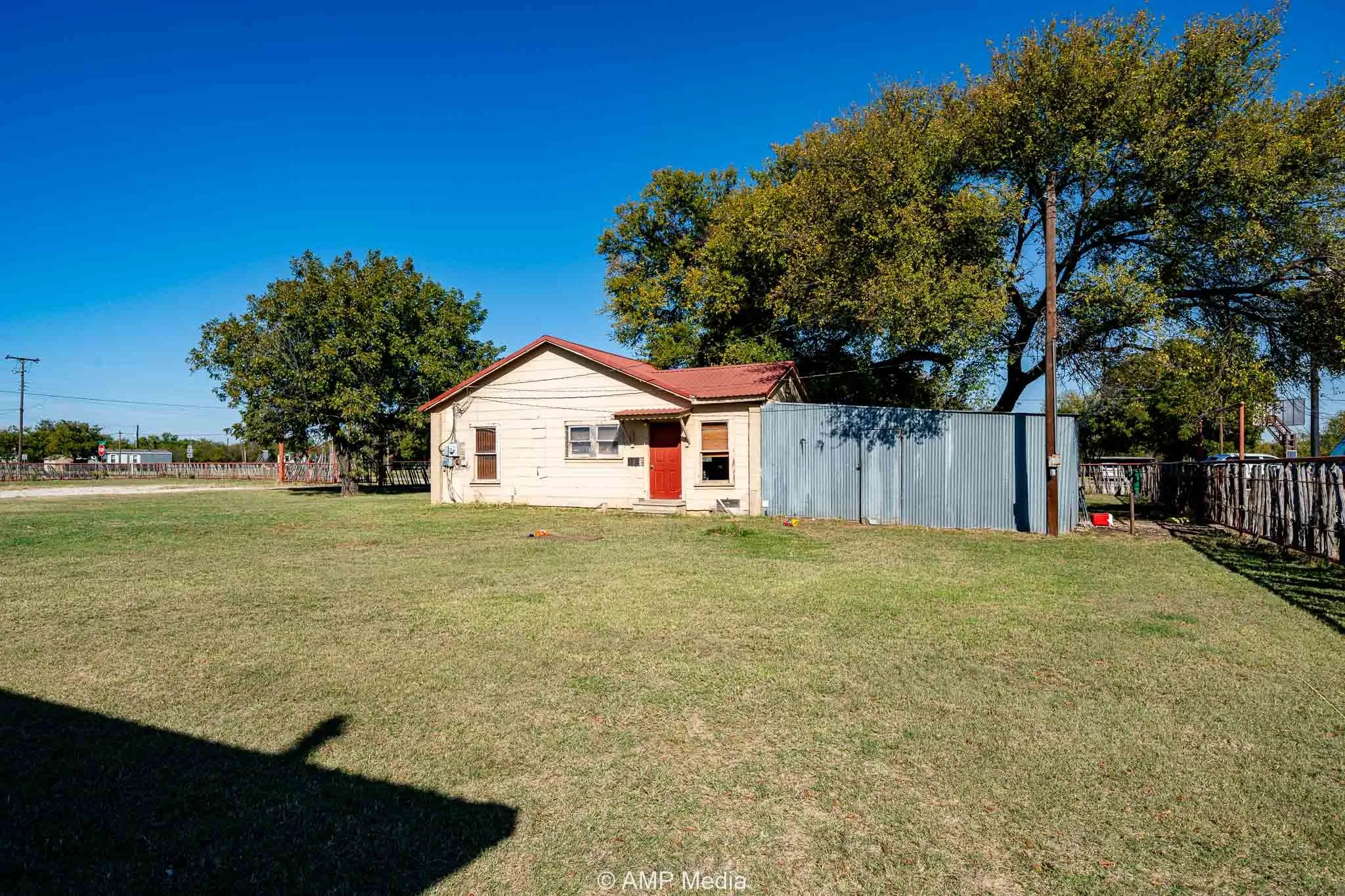 Single Family Residence For Sale in Throckmorton County , 507 E Chestnut, Throckmorton, Texas 76483, 2 Bedroom, 1 Bathroom, 3 Garage spaces, 992 Sqft, built in 1965, Preowned, Price $100,000, mls#21102160, Real Estate Agent in Throckmorton, Homes For Sale in Throckmorton county, Homes For Sale in Throckmorton, Realtor in Throckmorton Texas, Real Estate Brokerage Independent Realty Texas, Luminita Cordes Realtor