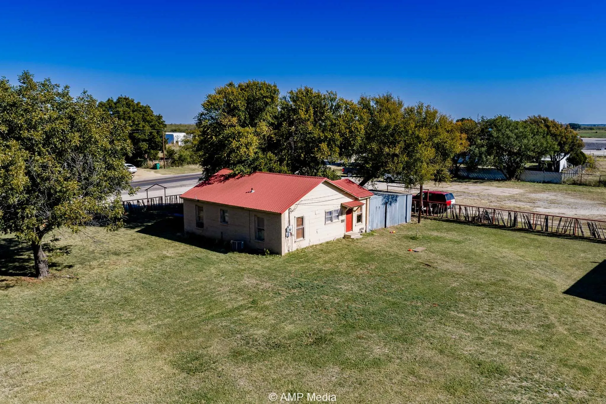 Single Family Residence For Sale in Throckmorton County , 507 E Chestnut, Throckmorton, Texas 76483, 2 Bedroom, 1 Bathroom, 3 Garage spaces, 992 Sqft, built in 1965, Preowned, Price $100,000, mls#21102160, Real Estate Agent in Throckmorton, Homes For Sale in Throckmorton county, Homes For Sale in Throckmorton, Realtor in Throckmorton Texas, Real Estate Brokerage Independent Realty Texas, Luminita Cordes Realtor