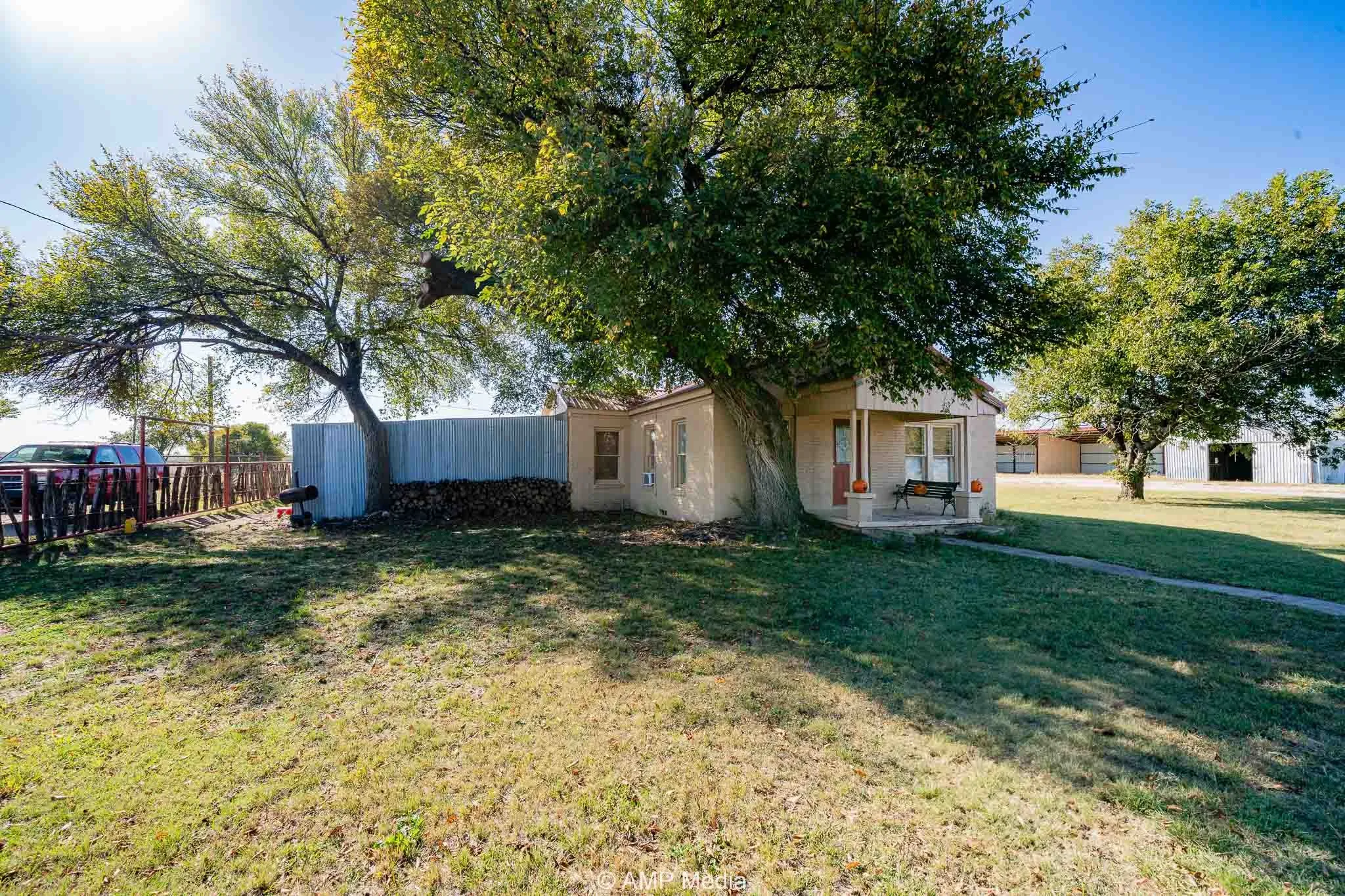 Single Family Residence For Sale in Throckmorton County , 507 E Chestnut, Throckmorton, Texas 76483, 2 Bedroom, 1 Bathroom, 3 Garage spaces, 992 Sqft, built in 1965, Preowned, Price $100,000, mls#21102160, Real Estate Agent in Throckmorton, Homes For Sale in Throckmorton county, Homes For Sale in Throckmorton, Realtor in Throckmorton Texas, Real Estate Brokerage Independent Realty Texas, Luminita Cordes Realtor