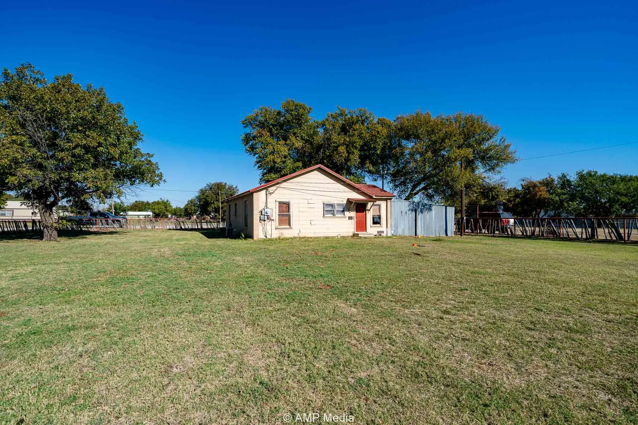 Single Family Residence For Sale in Throckmorton County , 507 E Chestnut, Throckmorton, Texas 76483, 2 Bedroom, 1 Bathroom, 3 Garage spaces, 992 Sqft, built in 1965, Preowned, Price $100,000, mls#21102160, Real Estate Agent in Throckmorton, Homes For Sale in Throckmorton county, Homes For Sale in Throckmorton, Realtor in Throckmorton Texas, Real Estate Brokerage Independent Realty Texas, Luminita Cordes Realtor