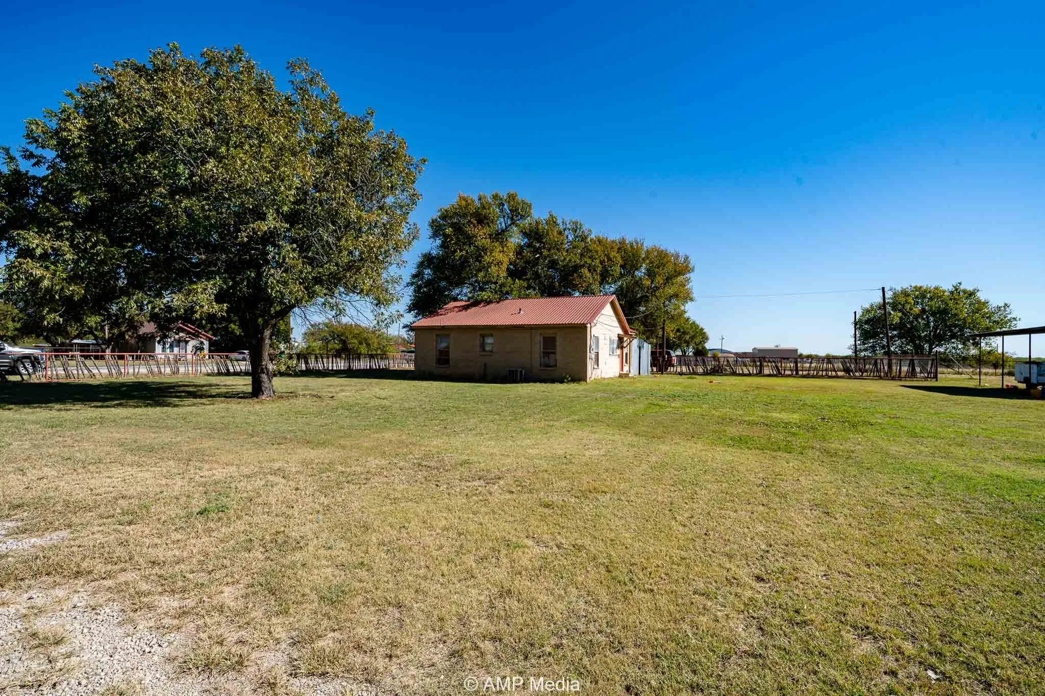 Single Family Residence For Sale in Throckmorton County , 507 E Chestnut, Throckmorton, Texas 76483, 2 Bedroom, 1 Bathroom, 3 Garage spaces, 992 Sqft, built in 1965, Preowned, Price $100,000, mls#21102160, Real Estate Agent in Throckmorton, Homes For Sale in Throckmorton county, Homes For Sale in Throckmorton, Realtor in Throckmorton Texas, Real Estate Brokerage Independent Realty Texas, Luminita Cordes Realtor