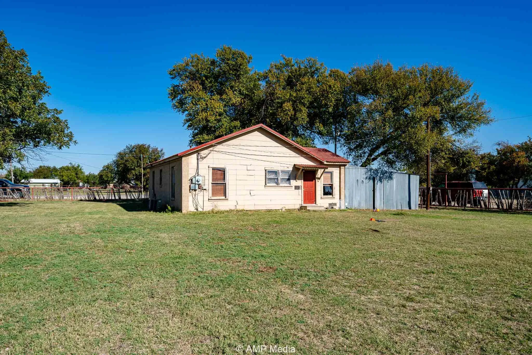 Single Family Residence For Sale in Throckmorton County , 507 E Chestnut, Throckmorton, Texas 76483, 2 Bedroom, 1 Bathroom, 3 Garage spaces, 992 Sqft, built in 1965, Preowned, Price $100,000, mls#21102160, Real Estate Agent in Throckmorton, Homes For Sale in Throckmorton county, Homes For Sale in Throckmorton, Realtor in Throckmorton Texas, Real Estate Brokerage Independent Realty Texas, Luminita Cordes Realtor