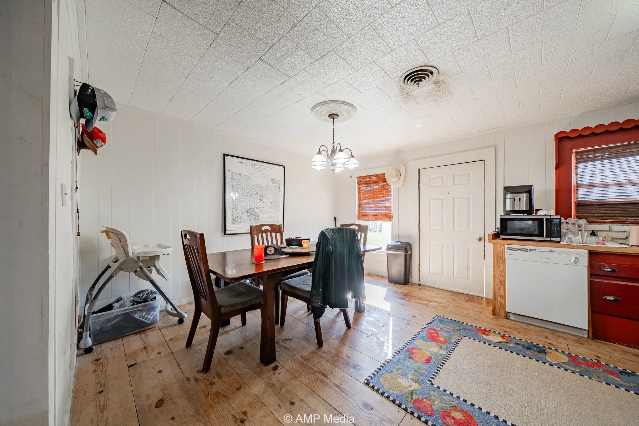 Single Family Residence For Sale in Throckmorton County , 507 E Chestnut, Throckmorton, Texas 76483, 2 Bedroom, 1 Bathroom, 3 Garage spaces, 992 Sqft, built in 1965, Preowned, Price $100,000, mls#21102160, Real Estate Agent in Throckmorton, Homes For Sale in Throckmorton county, Homes For Sale in Throckmorton, Realtor in Throckmorton Texas, Real Estate Brokerage Independent Realty Texas, Luminita Cordes Realtor