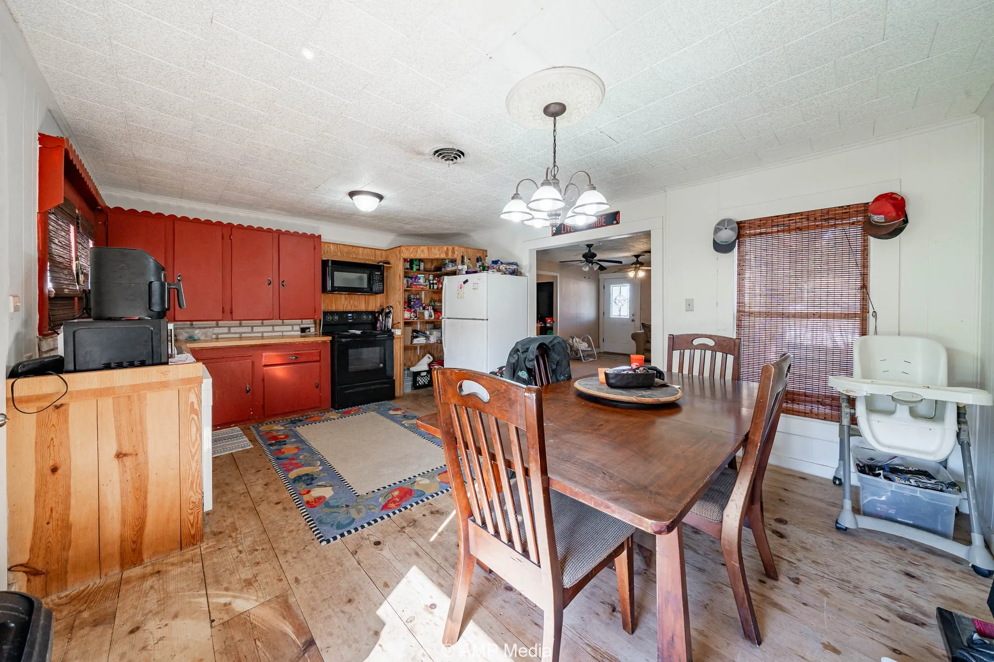 Single Family Residence For Sale in Throckmorton County , 507 E Chestnut, Throckmorton, Texas 76483, 2 Bedroom, 1 Bathroom, 3 Garage spaces, 992 Sqft, built in 1965, Preowned, Price $100,000, mls#21102160, Real Estate Agent in Throckmorton, Homes For Sale in Throckmorton county, Homes For Sale in Throckmorton, Realtor in Throckmorton Texas, Real Estate Brokerage Independent Realty Texas, Luminita Cordes Realtor