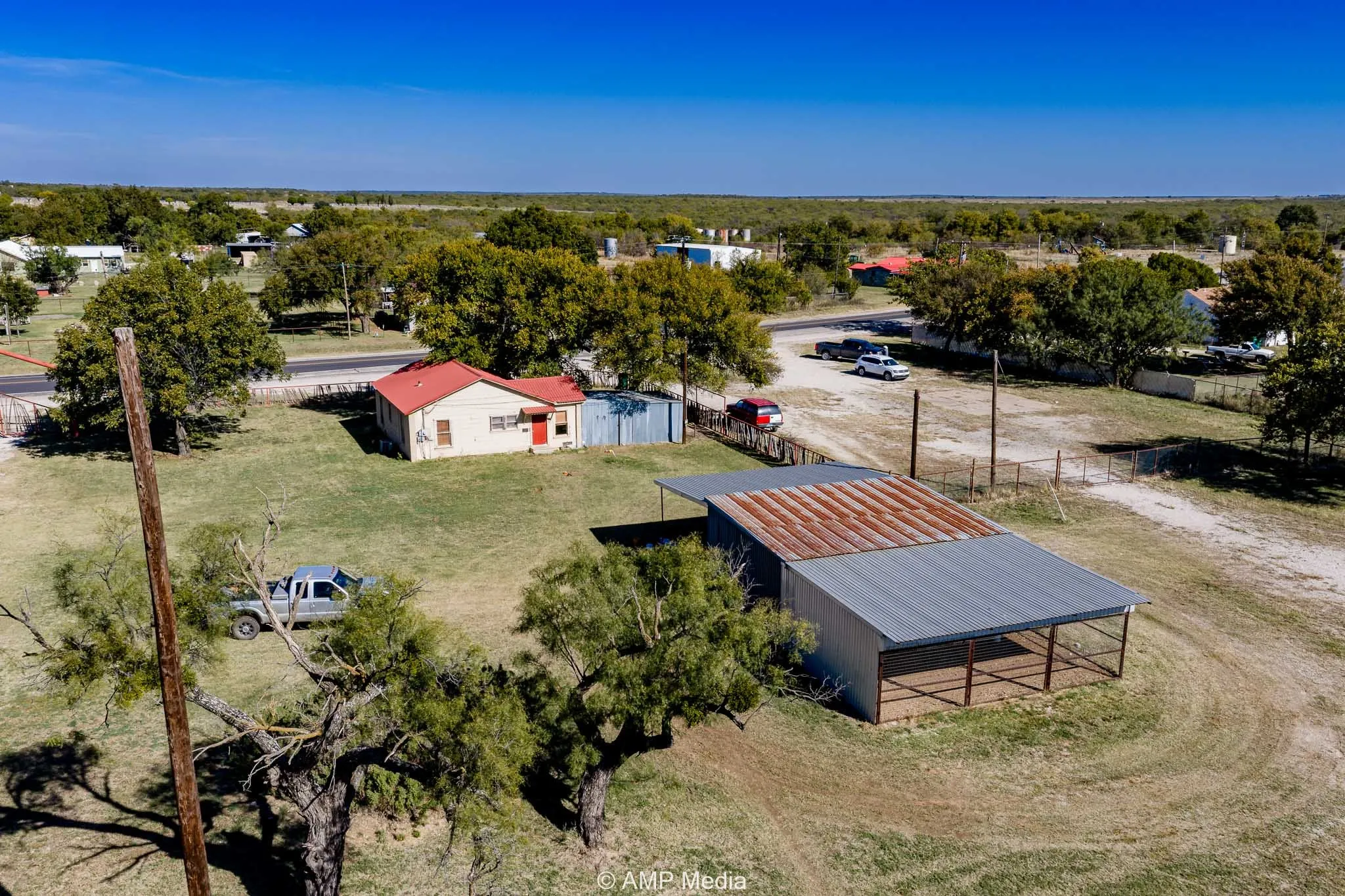 Single Family Residence For Sale in Throckmorton County , 507 E Chestnut, Throckmorton, Texas 76483, 2 Bedroom, 1 Bathroom, 3 Garage spaces, 992 Sqft, built in 1965, Preowned, Price $100,000, mls#21102160, Real Estate Agent in Throckmorton, Homes For Sale in Throckmorton county, Homes For Sale in Throckmorton, Realtor in Throckmorton Texas, Real Estate Brokerage Independent Realty Texas, Luminita Cordes Realtor