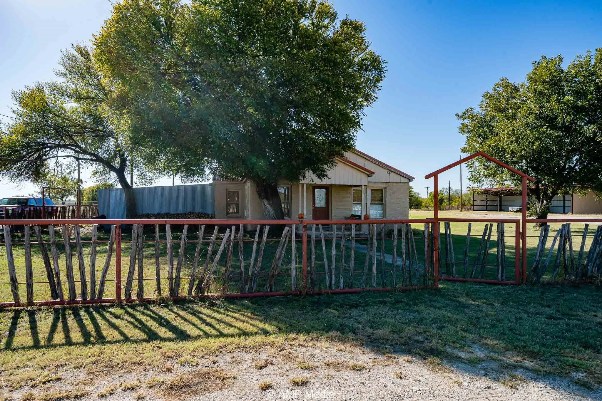 Single Family Residence For Sale in Throckmorton County , 507 E Chestnut, Throckmorton, Texas 76483, 2 Bedroom, 1 Bathroom, 3 Garage spaces, 992 Sqft, built in 1965, Preowned, Price $100,000, mls#21102160, Real Estate Agent in Throckmorton, Homes For Sale in Throckmorton county, Homes For Sale in Throckmorton, Realtor in Throckmorton Texas, Real Estate Brokerage Independent Realty Texas, Luminita Cordes Realtor
