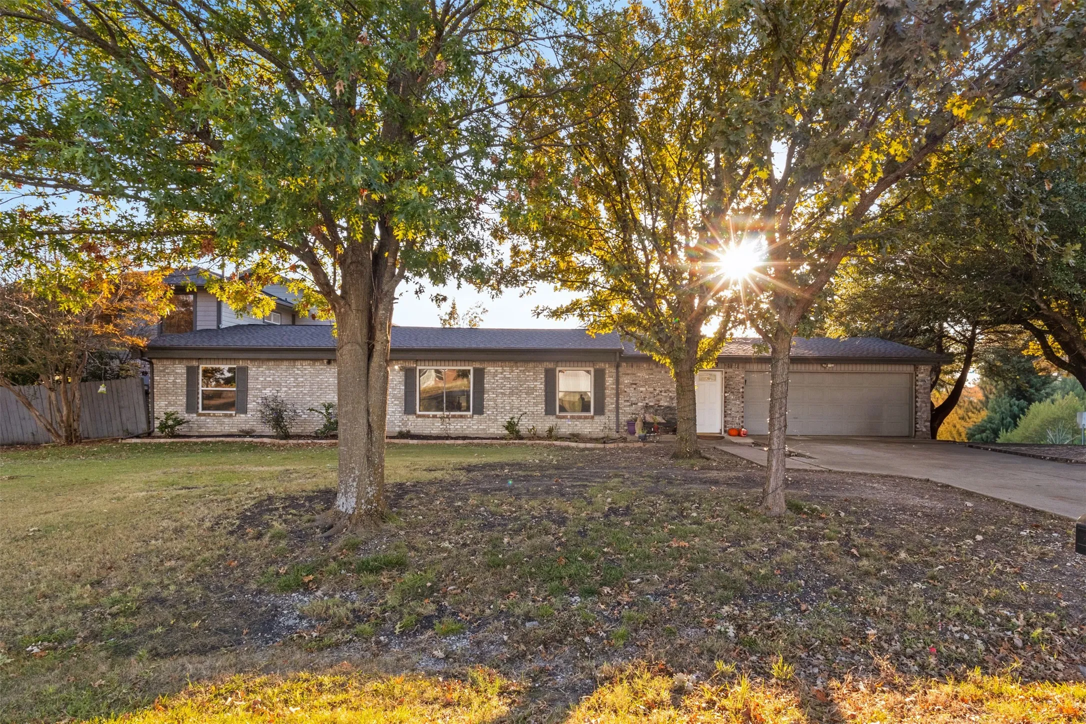 Single Family Residence For Sale in Rockwall County , 1108 Blackland Road, Fate, Texas 75189, 5 Bedroom, 3 Bathroom, 2 Garage spaces, 3,768 Sqft, built in 1984, mls#21108393, Real Estate Agent in Fate, Homes For Sale in Rockwall county, Homes For Sale in Fate, Realtor in Fate Texas, Real Estate Brokerage Independent Realty Texas, Luminita Cordes Realtor