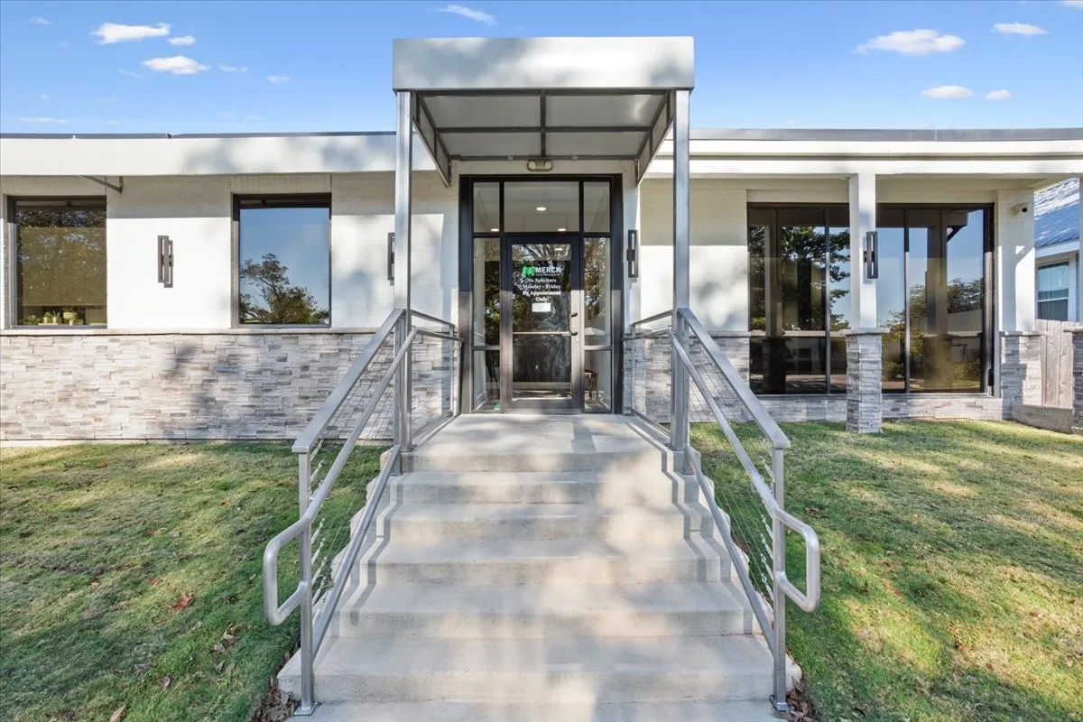 Property entrance featuring a lawn