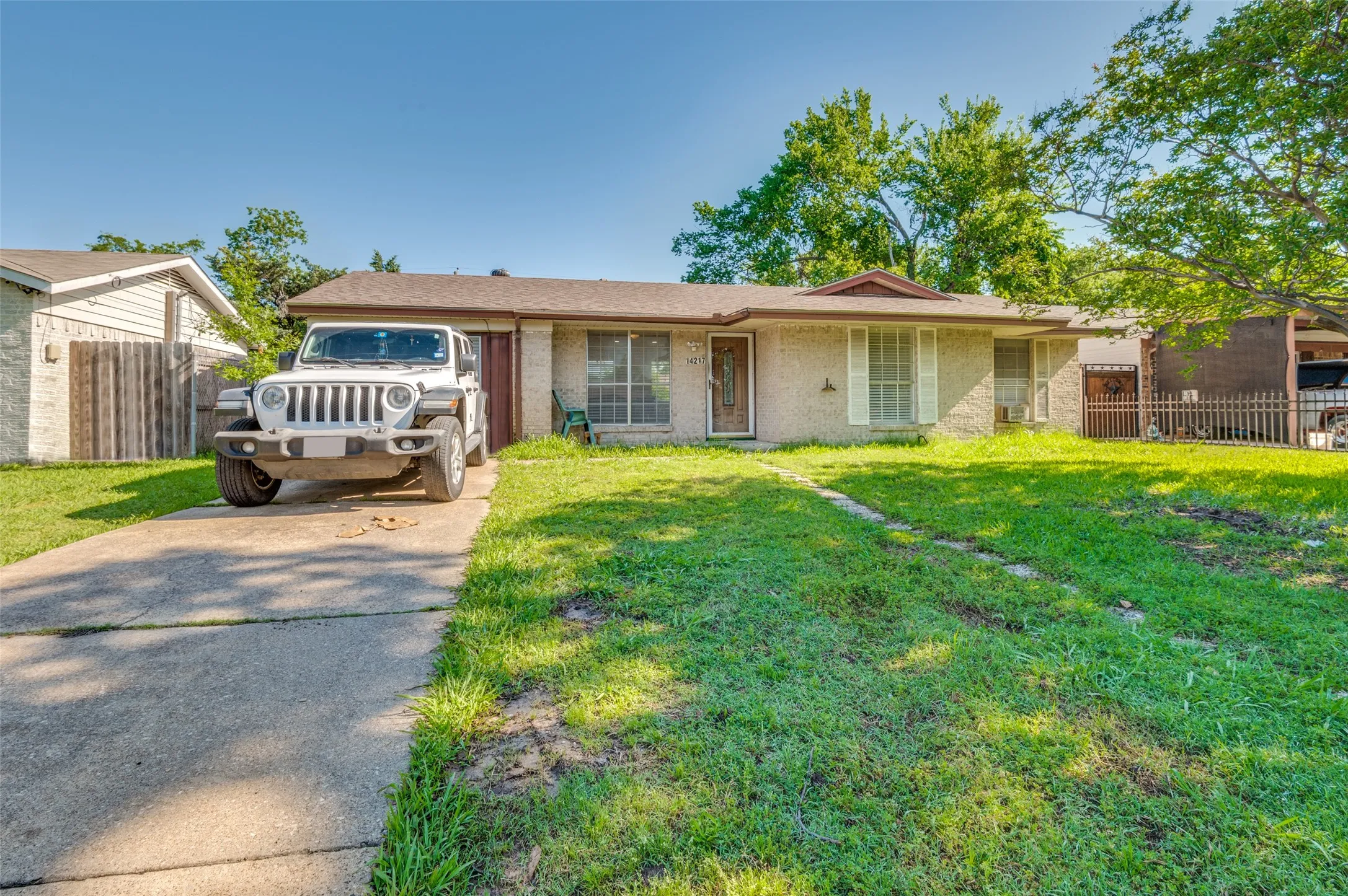 Single Family Residence For Rent in Dallas County , 14217 Carla Drive, Balch Springs, Texas 75180, 3 Bedrooms, 1 Bathroom, Garage spaces, 1,182 Sqft, built in 1967, Preowned, Price $1,900, mls#21108521, Real Estate Agent in Balch Springs, Homes For Rent in Dallas county, Homes For Rent in Balch Springs, Realtor in Balch Springs Texas, Real Estate Brokerage Independent Realty Texas, Luminita Cordes Realtor