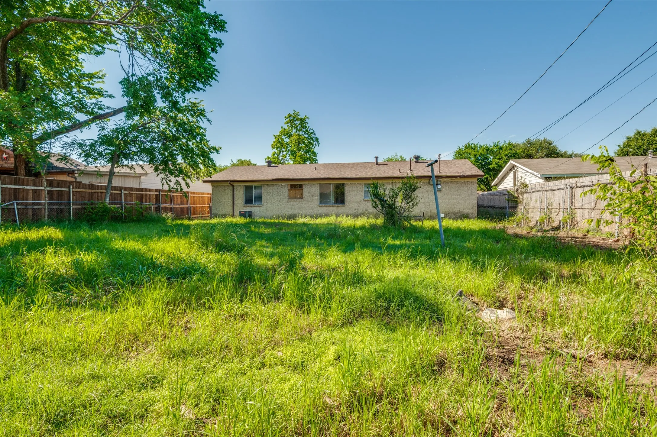 Single Family Residence For Rent in Dallas County , 14217 Carla Drive, Balch Springs, Texas 75180, 3 Bedrooms, 1 Bathroom, Garage spaces, 1,182 Sqft, built in 1967, Preowned, Price $1,900, mls#21108521, Real Estate Agent in Balch Springs, Homes For Rent in Dallas county, Homes For Rent in Balch Springs, Realtor in Balch Springs Texas, Real Estate Brokerage Independent Realty Texas, Luminita Cordes Realtor