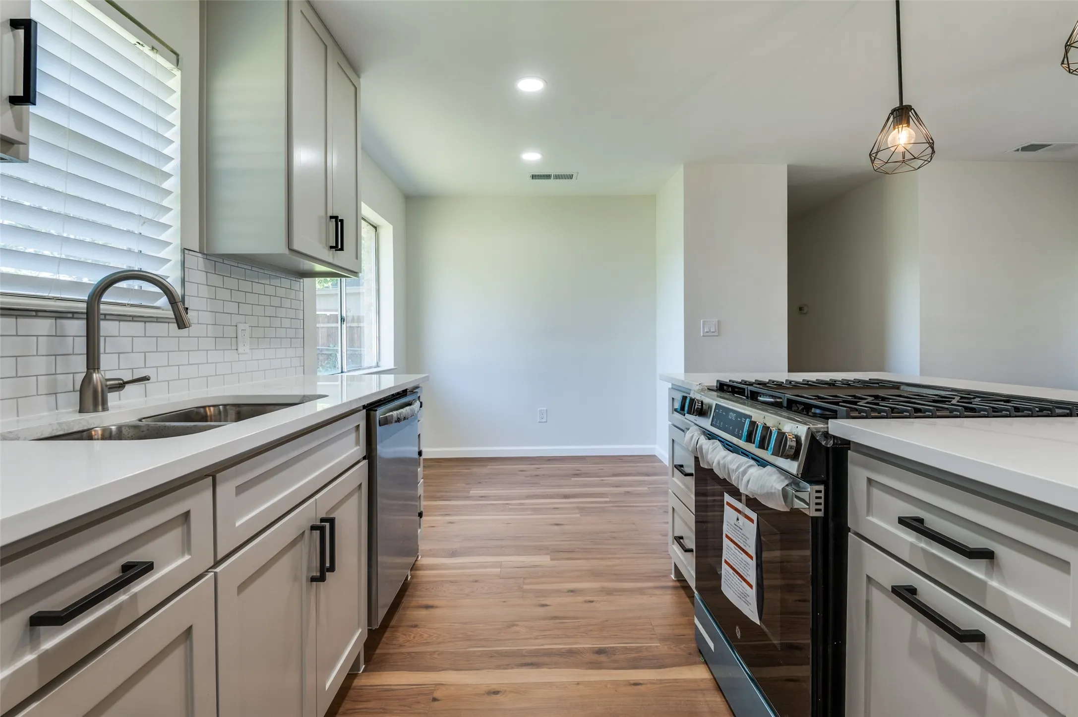 Single Family Residence For Rent in Dallas County , 14217 Carla Drive, Balch Springs, Texas 75180, 3 Bedrooms, 1 Bathroom, Garage spaces, 1,182 Sqft, built in 1967, Preowned, Price $1,900, mls#21108521, Real Estate Agent in Balch Springs, Homes For Rent in Dallas county, Homes For Rent in Balch Springs, Realtor in Balch Springs Texas, Real Estate Brokerage Independent Realty Texas, Luminita Cordes Realtor