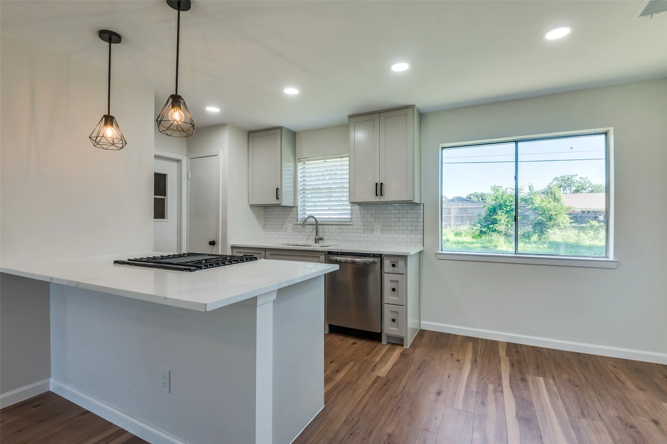Single Family Residence For Rent in Dallas County , 14217 Carla Drive, Balch Springs, Texas 75180, 3 Bedrooms, 1 Bathroom, Garage spaces, 1,182 Sqft, built in 1967, Preowned, Price $1,900, mls#21108521, Real Estate Agent in Balch Springs, Homes For Rent in Dallas county, Homes For Rent in Balch Springs, Realtor in Balch Springs Texas, Real Estate Brokerage Independent Realty Texas, Luminita Cordes Realtor