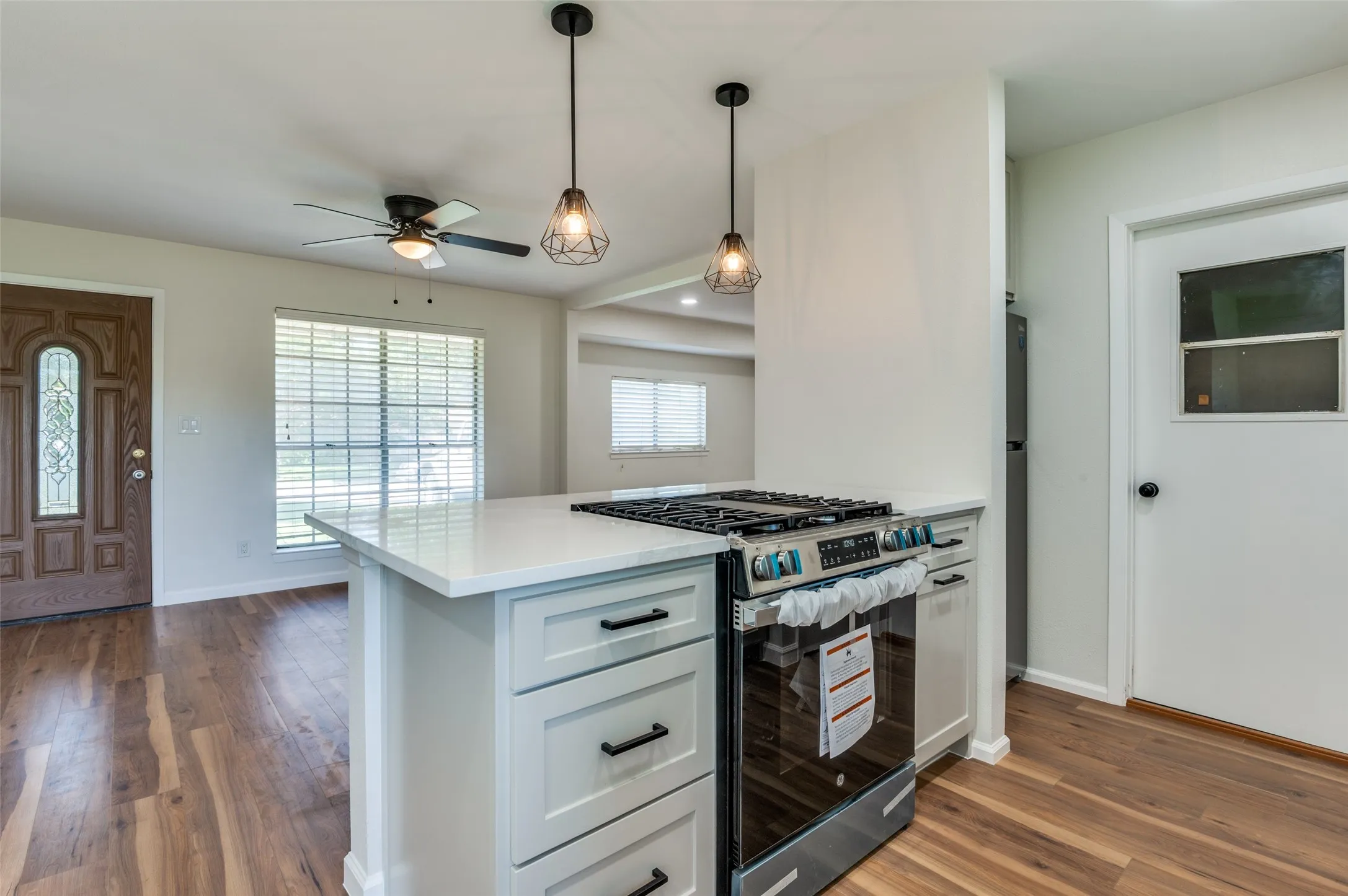 Single Family Residence For Rent in Dallas County , 14217 Carla Drive, Balch Springs, Texas 75180, 3 Bedrooms, 1 Bathroom, Garage spaces, 1,182 Sqft, built in 1967, Preowned, Price $1,900, mls#21108521, Real Estate Agent in Balch Springs, Homes For Rent in Dallas county, Homes For Rent in Balch Springs, Realtor in Balch Springs Texas, Real Estate Brokerage Independent Realty Texas, Luminita Cordes Realtor
