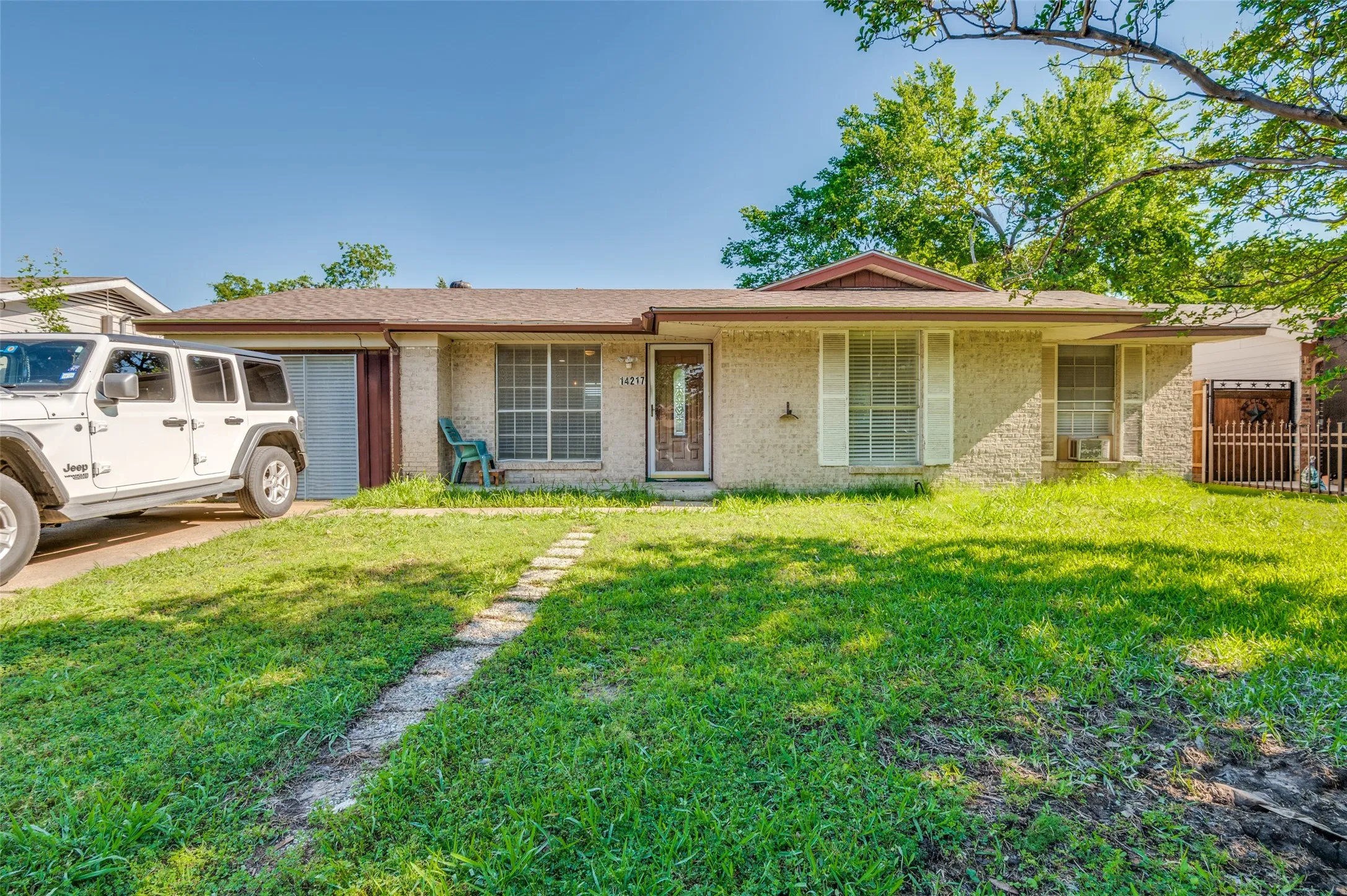 Single Family Residence For Rent in Dallas County , 14217 Carla Drive, Balch Springs, Texas 75180, 3 Bedrooms, 1 Bathroom, Garage spaces, 1,182 Sqft, built in 1967, Preowned, Price $1,900, mls#21108521, Real Estate Agent in Balch Springs, Homes For Rent in Dallas county, Homes For Rent in Balch Springs, Realtor in Balch Springs Texas, Real Estate Brokerage Independent Realty Texas, Luminita Cordes Realtor