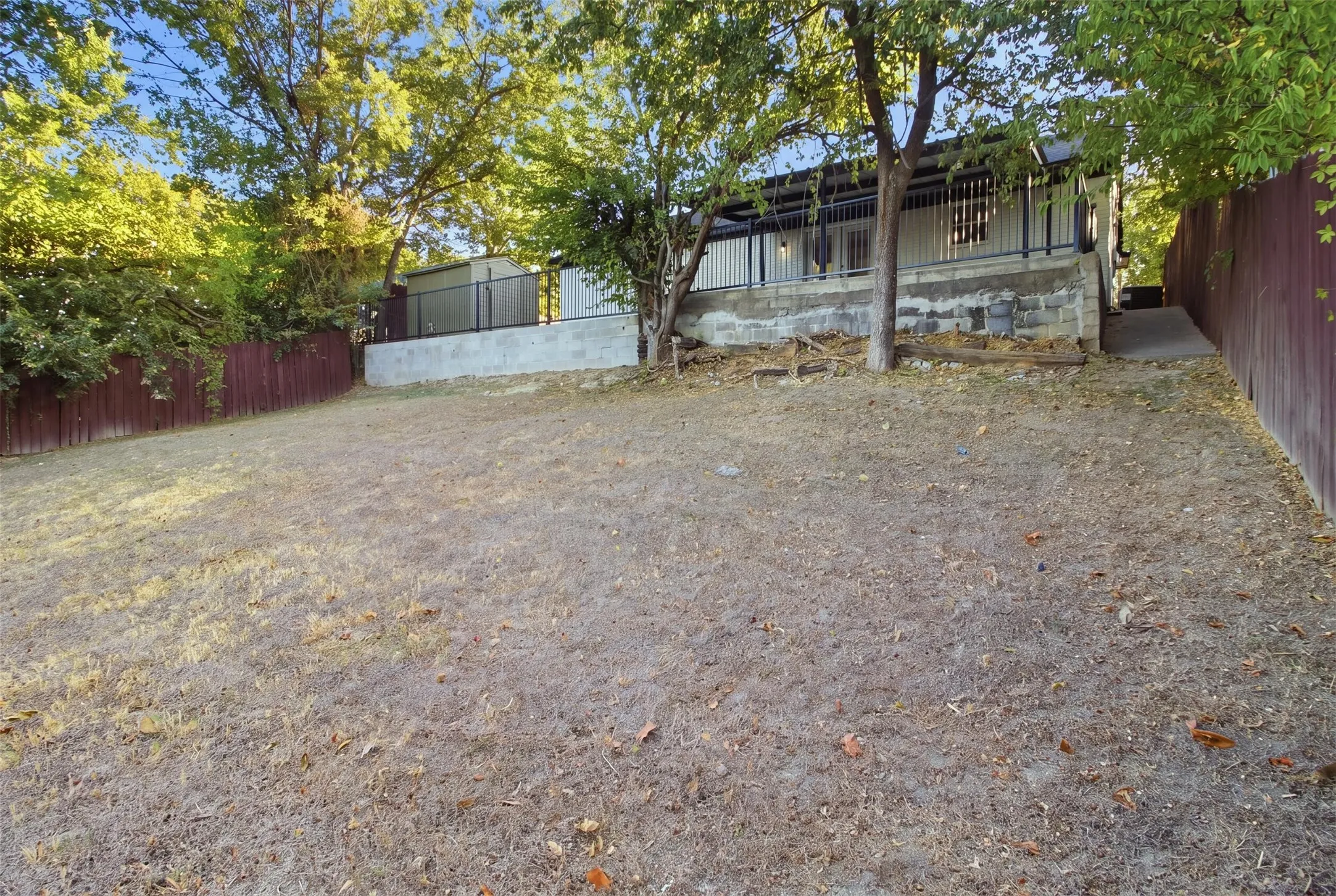 Single Family Residence For Sale in Dallas County , 7002 Troy Glen Drive, Dallas, Texas 75241, 3 Bedroom, 2 Bathroom, Garage spaces, 1,422 Sqft, built in 1986, mls#21104086, Real Estate Agent in Dallas, Homes For Sale in Dallas county, Homes For Sale in Dallas, Realtor in Dallas Texas, Real Estate Brokerage Independent Realty Texas, Luminita Cordes Realtor