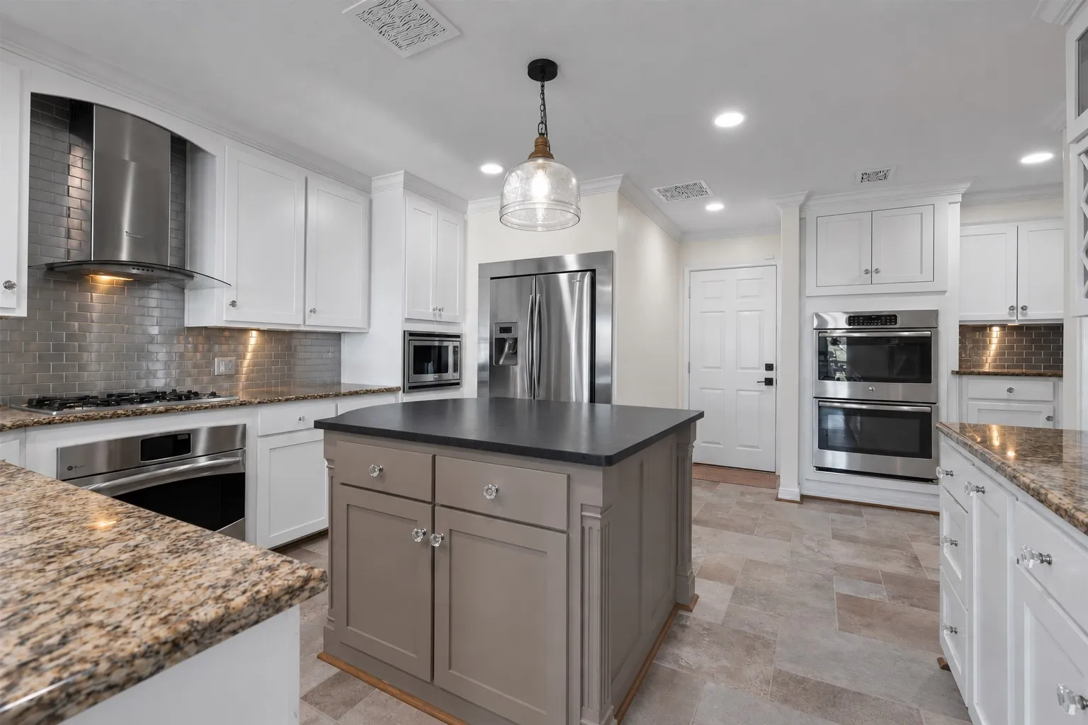 Single Family Residence For Sale in Mc Lennan County , 6417 Summit Ridge Drive, Waco, Texas 76710, 3 Bedroom, 4 Bathroom, 2 Garage spaces, 2,954 Sqft, built in 1986, mls#21108656, Real Estate Agent in Waco, Homes For Sale in Mc Lennan county, Homes For Sale in Waco, Realtor in Waco Texas, Real Estate Brokerage Independent Realty Texas, Luminita Cordes Realtor