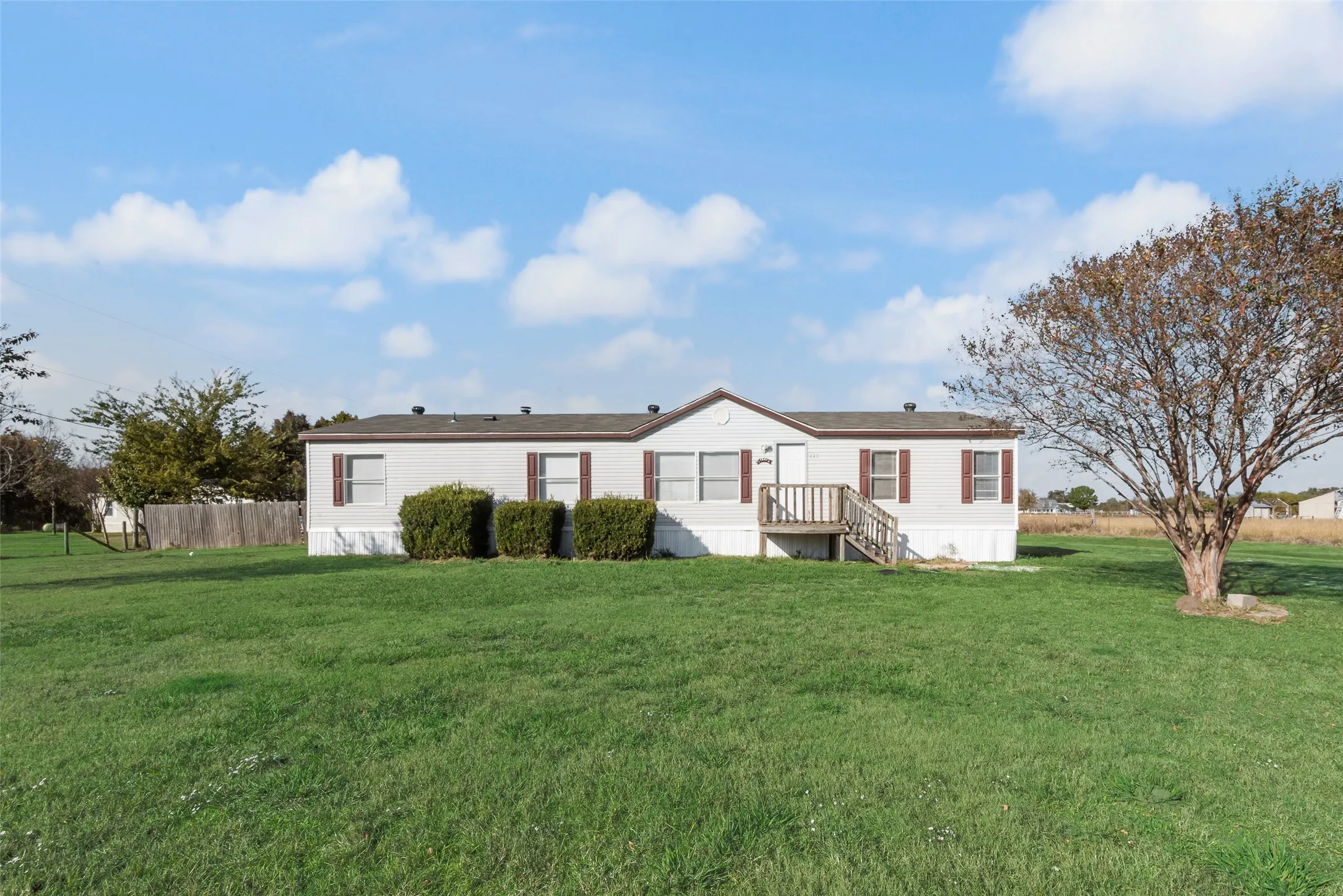 Mobile Home For Sale in Kaufman County , 817 Kaufman Street, Rosser, Texas 75157, 4 Bedroom, 2 Bathroom, Garage spaces, 1,848 Sqft, built in 2002, mls#21105560, Real Estate Agent in Rosser, Homes For Sale in Kaufman county, Homes For Sale in Rosser, Realtor in Rosser Texas, Real Estate Brokerage Independent Realty Texas, Luminita Cordes Realtor