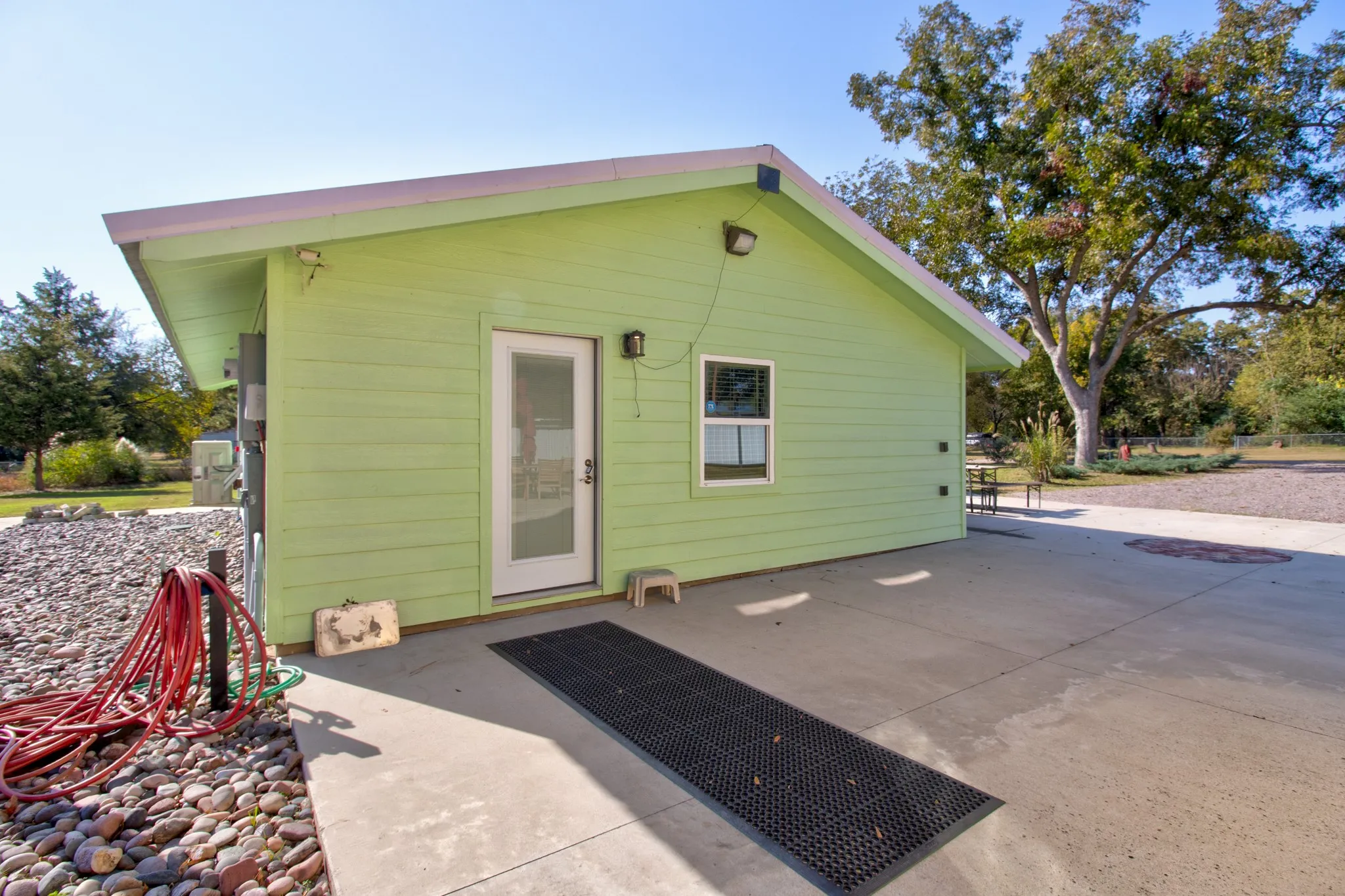 Single Family Residence For Sale in Grayson County , 227 Newcastle Drive, Gordonville, Texas 76245, 1 Bedroom, 1 Bathroom, Garage spaces, 1,440 Sqft, built in 2011, mls#21105085, Real Estate Agent in Gordonville, Homes For Sale in Grayson county, Homes For Sale in Gordonville, Realtor in Gordonville Texas, Real Estate Brokerage Independent Realty Texas, Luminita Cordes Realtor