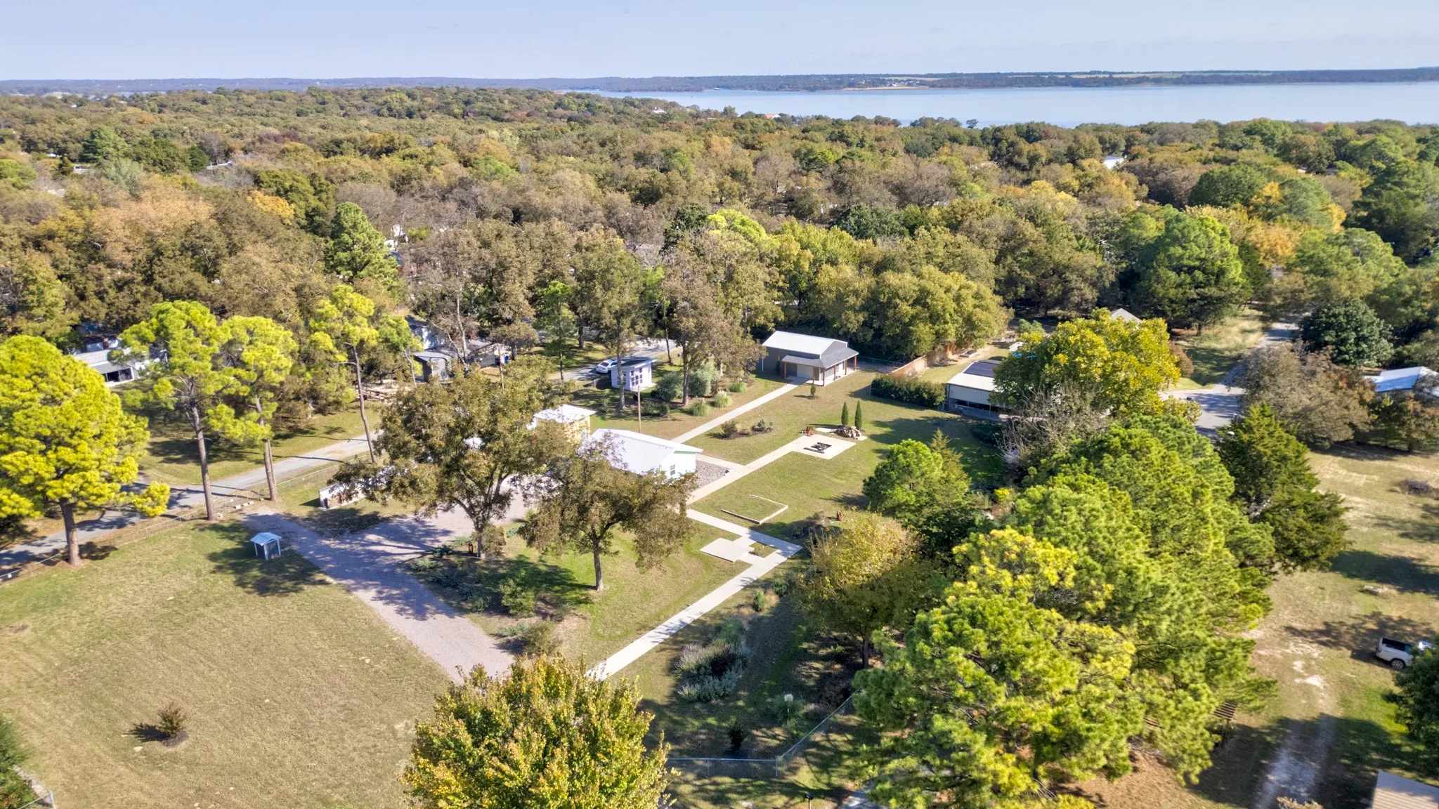 Single Family Residence For Sale in Grayson County , 227 Newcastle Drive, Gordonville, Texas 76245, 1 Bedroom, 1 Bathroom, Garage spaces, 1,440 Sqft, built in 2011, mls#21105085, Real Estate Agent in Gordonville, Homes For Sale in Grayson county, Homes For Sale in Gordonville, Realtor in Gordonville Texas, Real Estate Brokerage Independent Realty Texas, Luminita Cordes Realtor