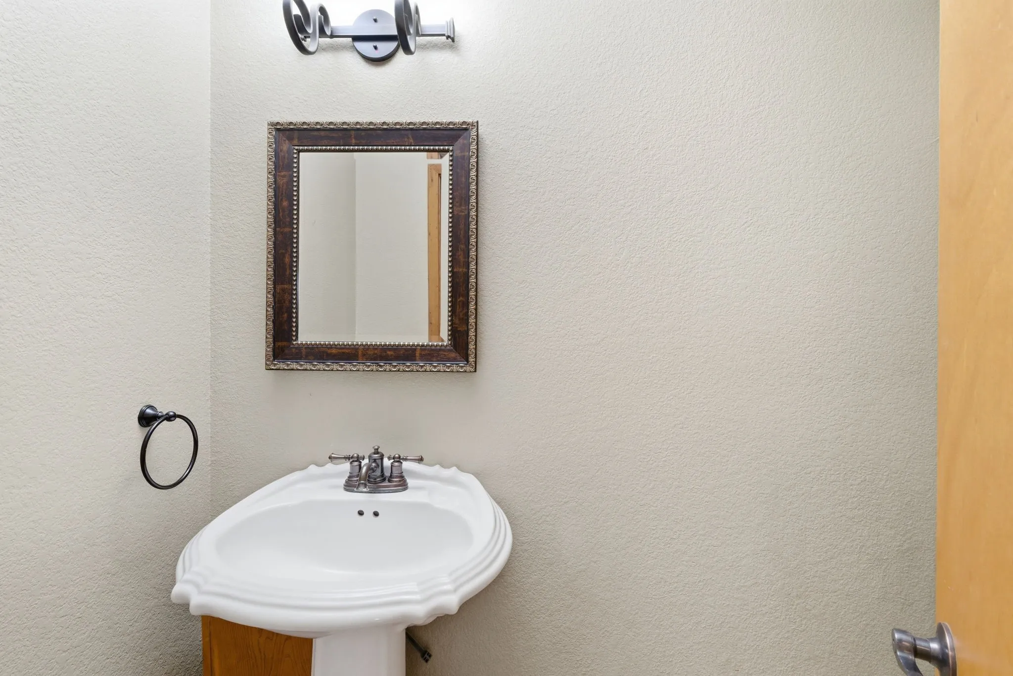 Single Family Residence For Sale in Hood County , 200 N Elm Lane, Tolar, Texas 76476, 3 Bedrooms, 3 Bathrooms, Garage spaces, 1,855 Sqft, built in 1945, Preowned, Price $354,900, mls#21108149, Real Estate Agent in Tolar, Homes For Sale in Hood county, Homes For Sale in Tolar, Realtor in Tolar Texas, Real Estate Brokerage Independent Realty Texas, Luminita Cordes Realtor