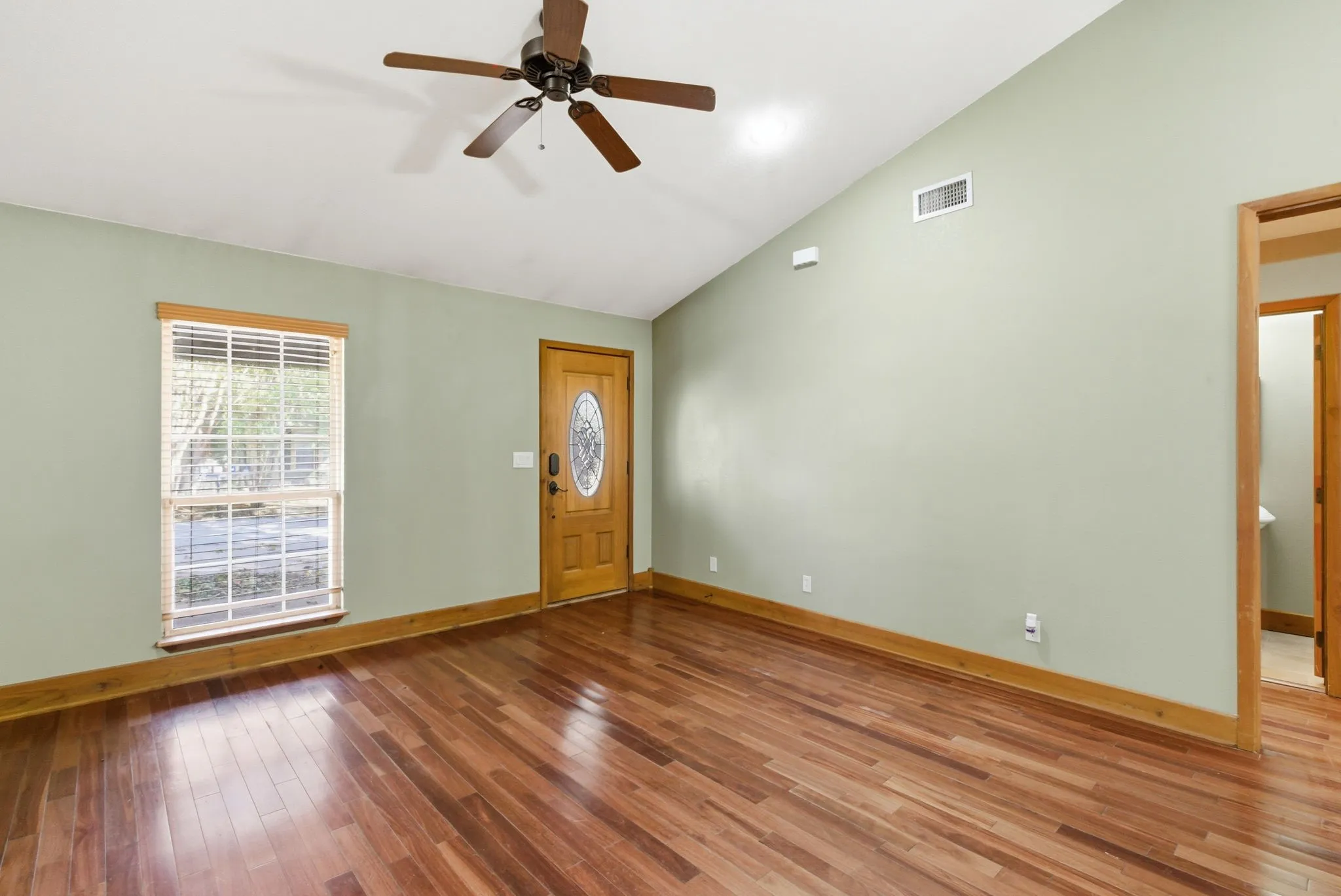 Single Family Residence For Sale in Hood County , 200 N Elm Lane, Tolar, Texas 76476, 3 Bedrooms, 3 Bathrooms, Garage spaces, 1,855 Sqft, built in 1945, Preowned, Price $354,900, mls#21108149, Real Estate Agent in Tolar, Homes For Sale in Hood county, Homes For Sale in Tolar, Realtor in Tolar Texas, Real Estate Brokerage Independent Realty Texas, Luminita Cordes Realtor