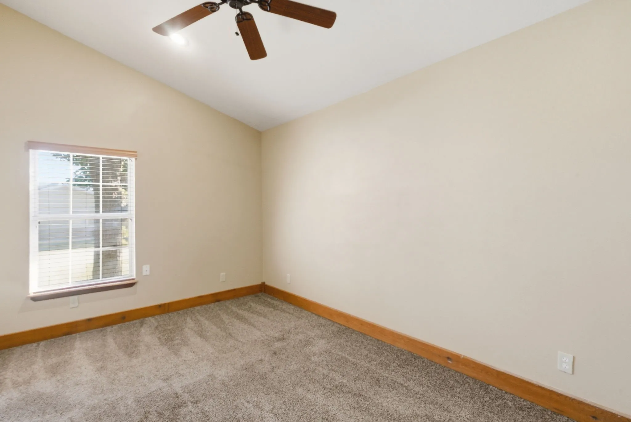 Single Family Residence For Sale in Hood County , 200 N Elm Lane, Tolar, Texas 76476, 3 Bedrooms, 3 Bathrooms, Garage spaces, 1,855 Sqft, built in 1945, Preowned, Price $354,900, mls#21108149, Real Estate Agent in Tolar, Homes For Sale in Hood county, Homes For Sale in Tolar, Realtor in Tolar Texas, Real Estate Brokerage Independent Realty Texas, Luminita Cordes Realtor